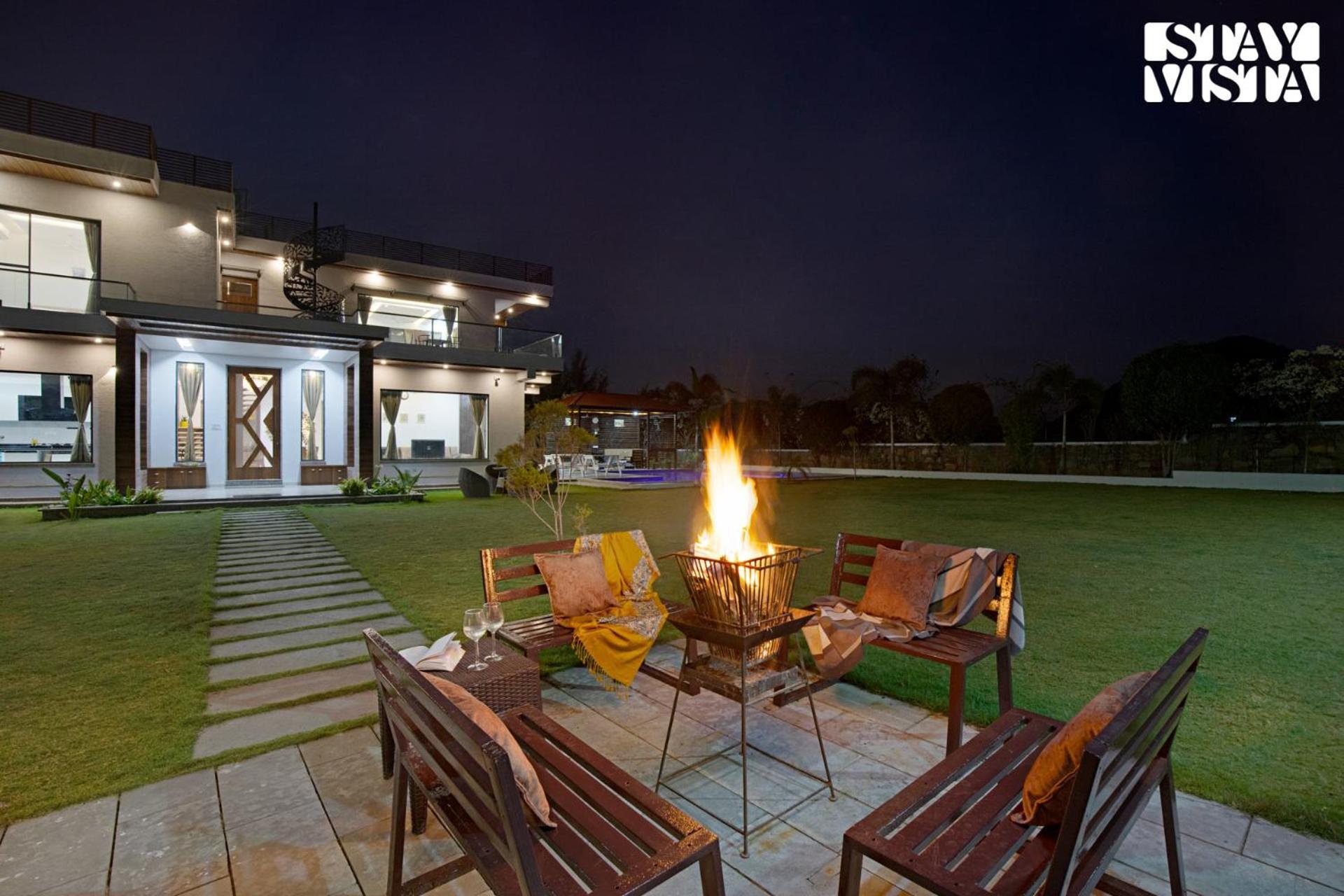 Villa Stayvista's Bella Dream - Mountain-view With Outdoor Pool, Lawn Featuring A Gazebo & Indoor Games *