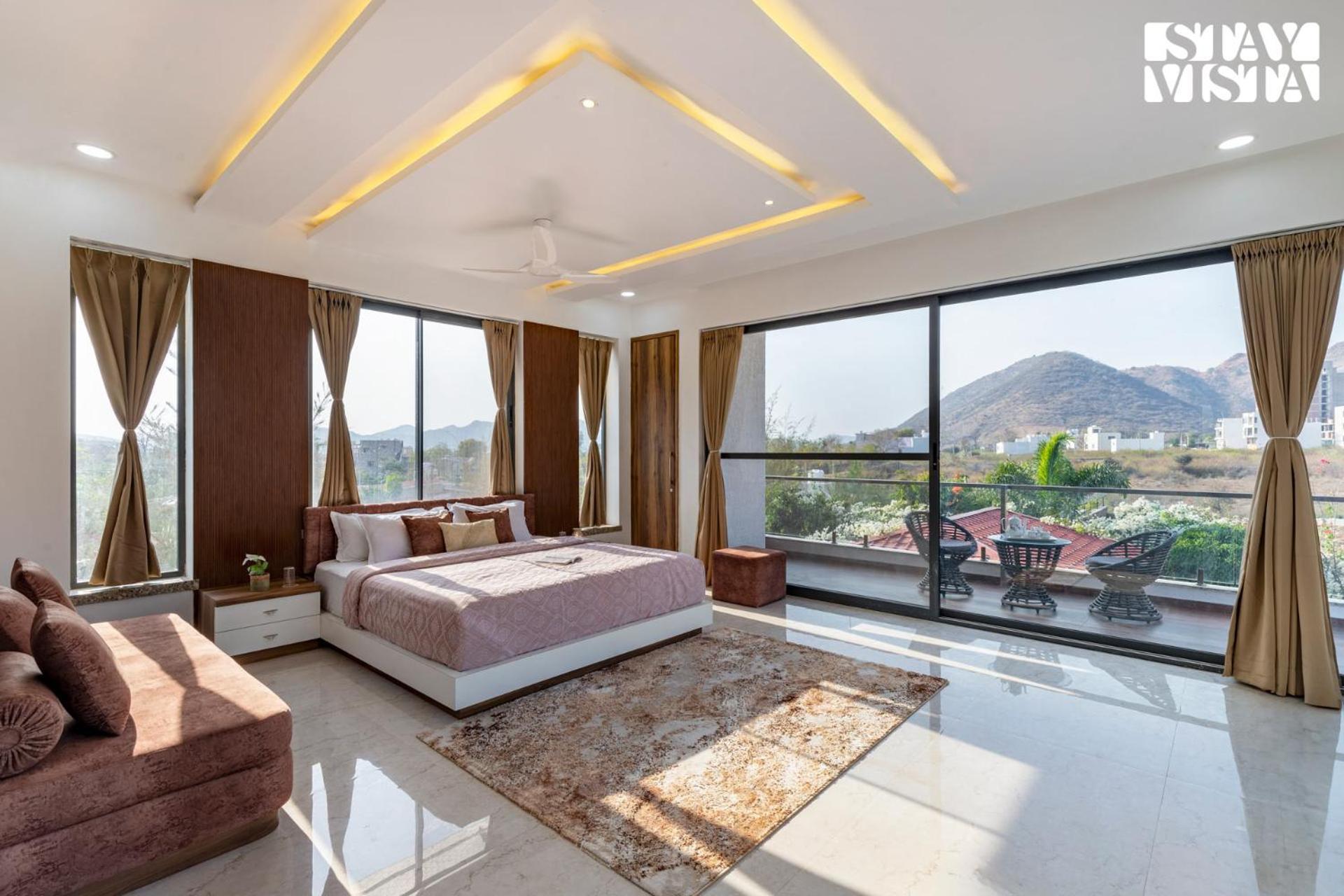 Stayvista's Bella Dream - Mountain-view With Outdoor Pool, Lawn Featuring A Gazebo & Indoor Games * Udaipur