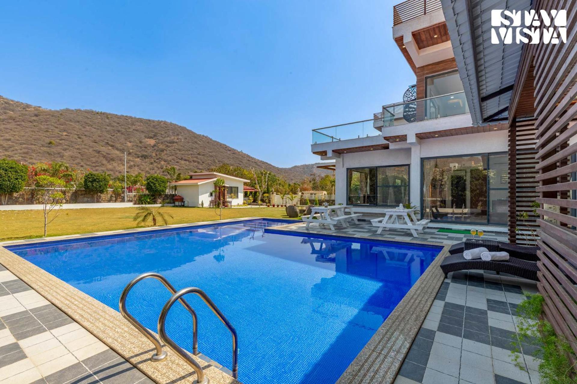 Stayvista's Bella Dream - Mountain-view With Outdoor Pool, Lawn Featuring A Gazebo & Indoor Games Villa