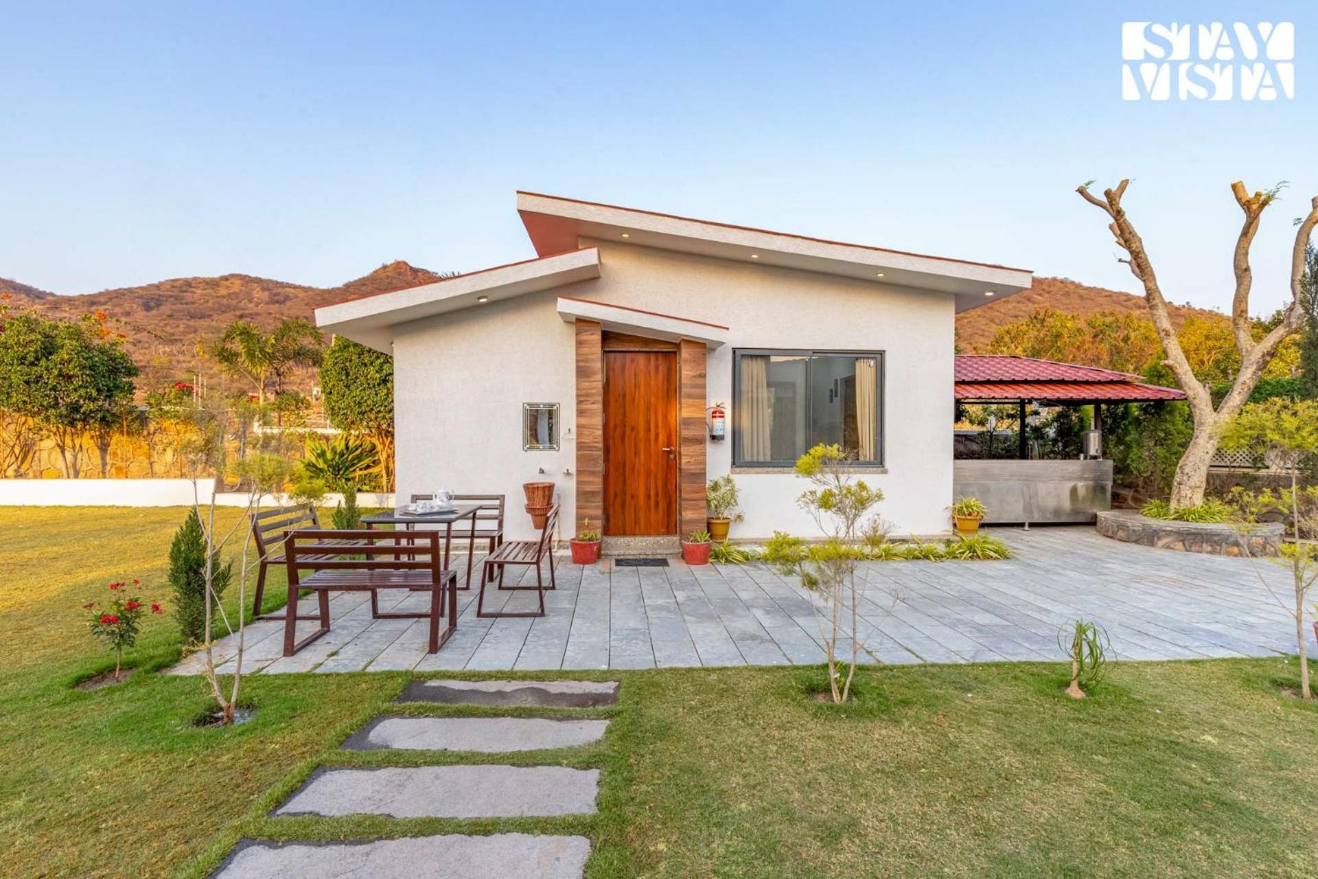 Villa Stayvista's Bella Dream - Mountain-view With Outdoor Pool, Lawn Featuring A Gazebo & Indoor Games Udaipur