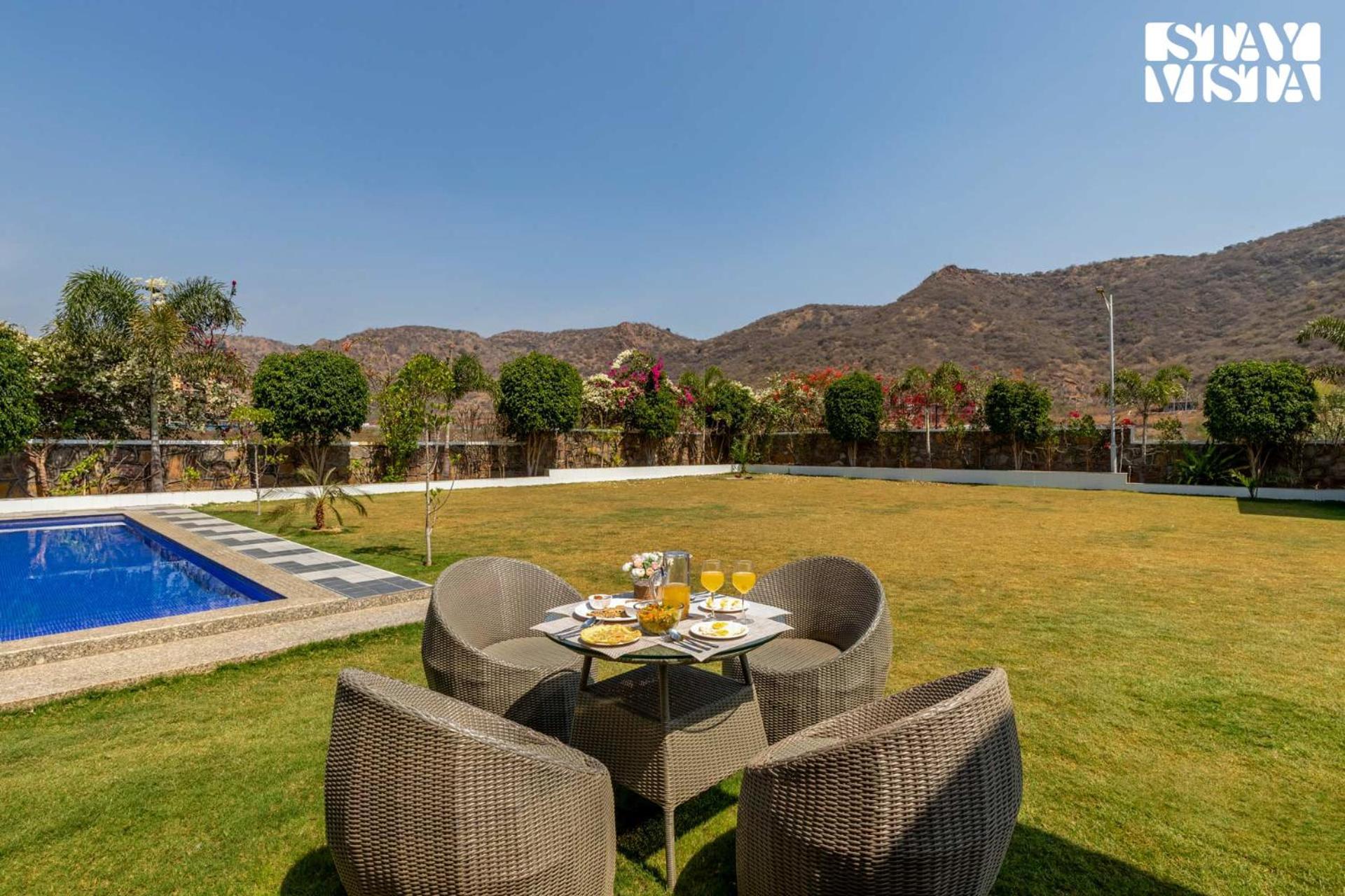 Stayvista's Bella Dream - Mountain-view With Outdoor Pool, Lawn Featuring A Gazebo & Indoor Games *