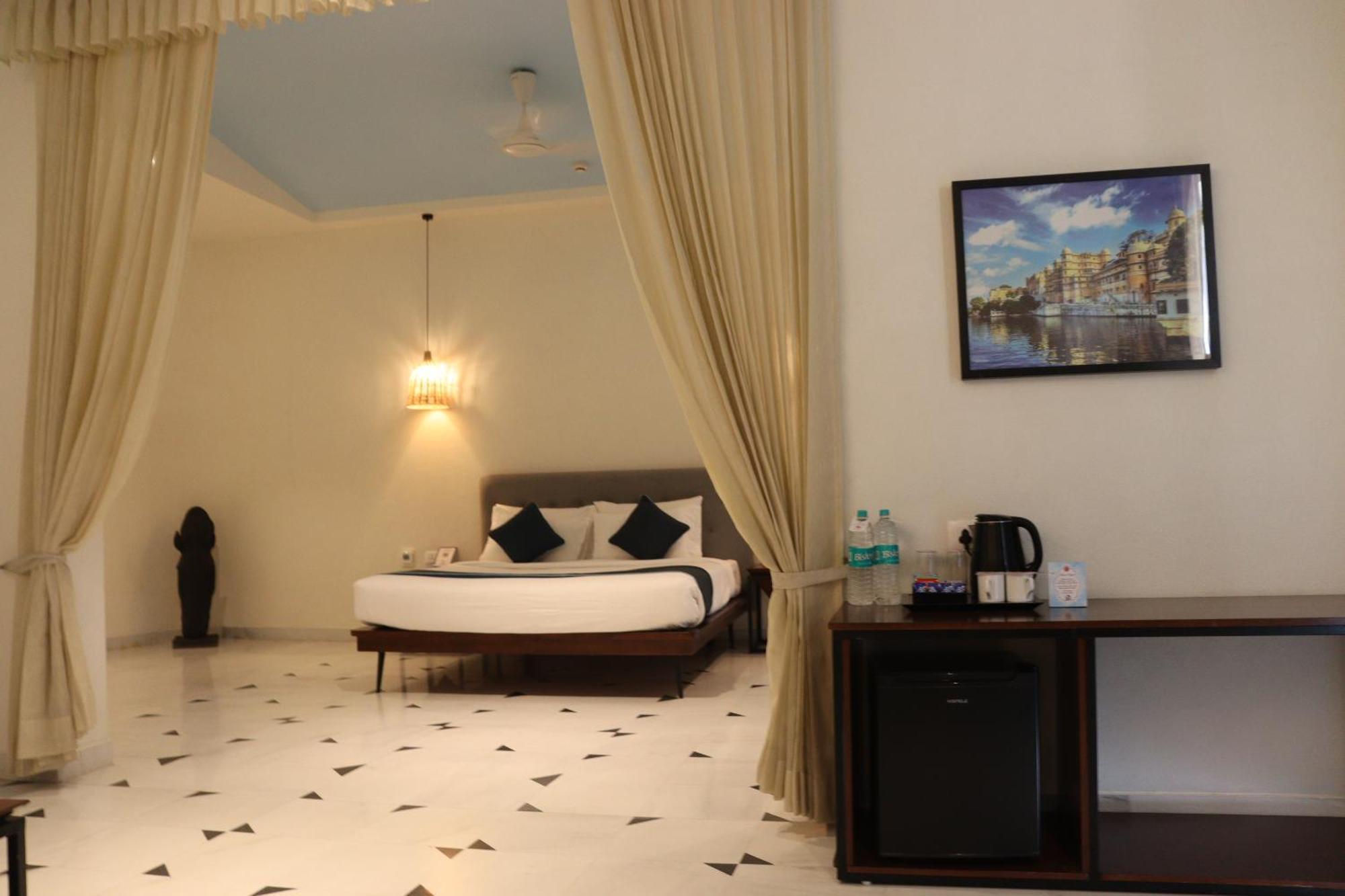 Resort Ramee Royal & - Udaipur