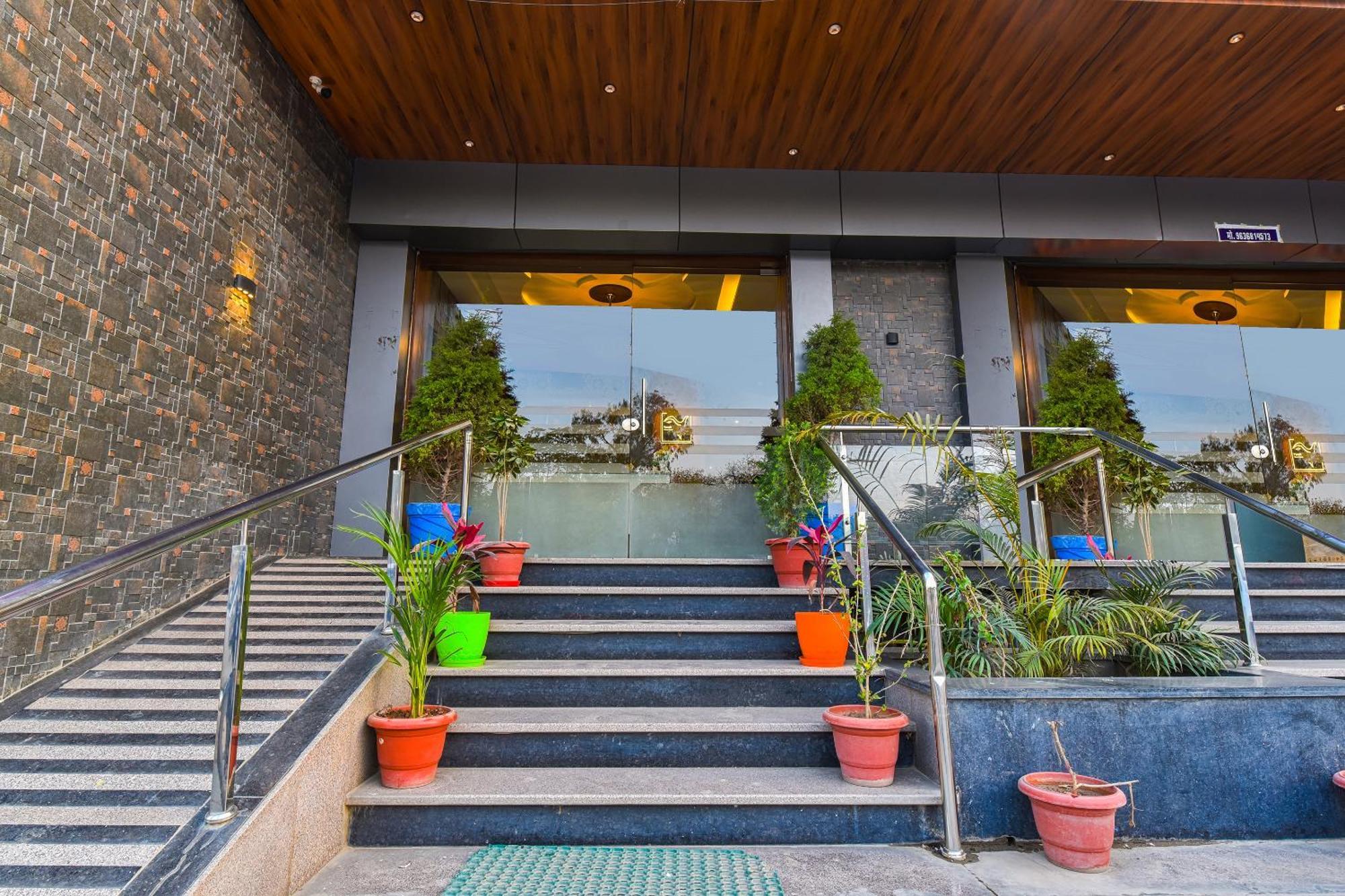 Remark Hotel 3*