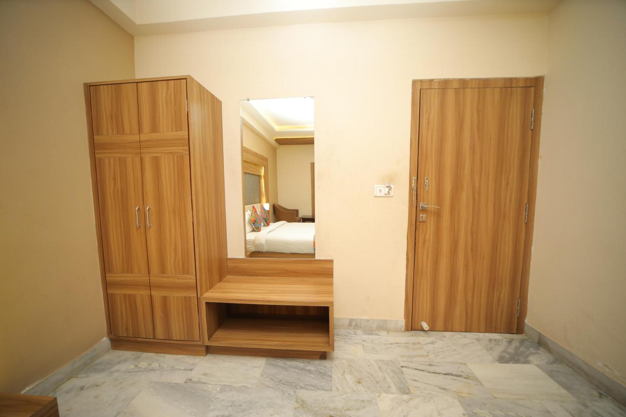 Hotel Damanis *