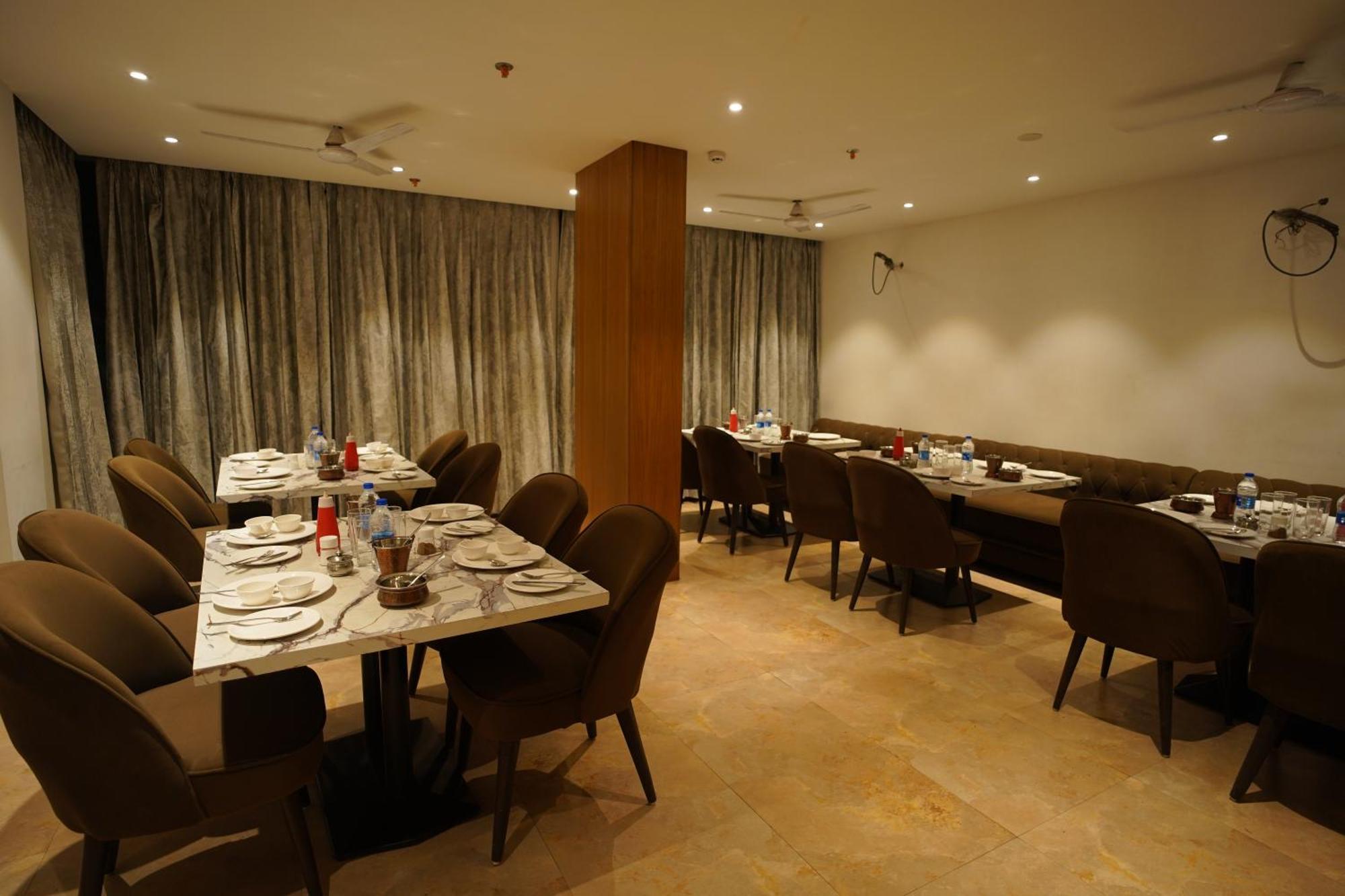 Mumbai House Express Hotel Udaipur