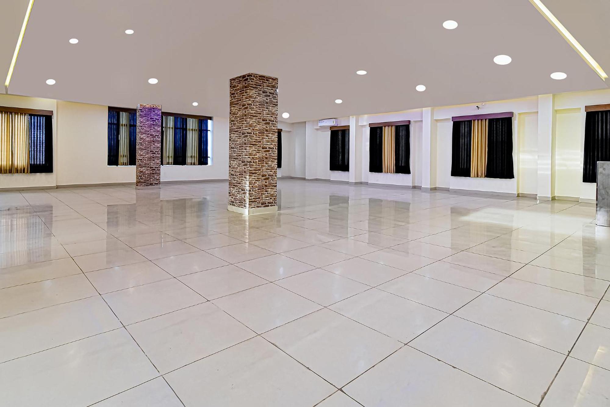 Fabhotel Lavishka Palace Hotel