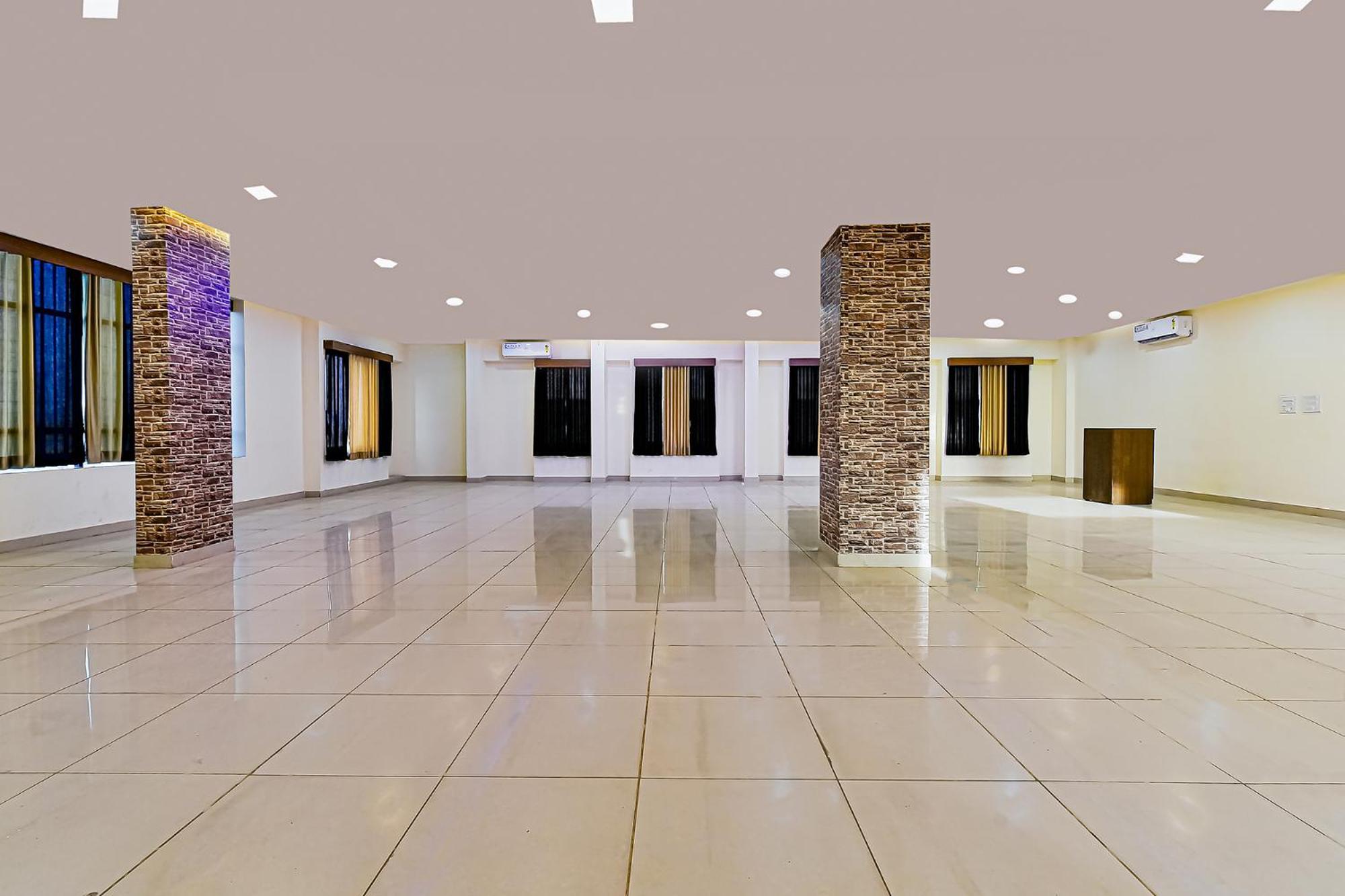 Fabhotel Lavishka Palace