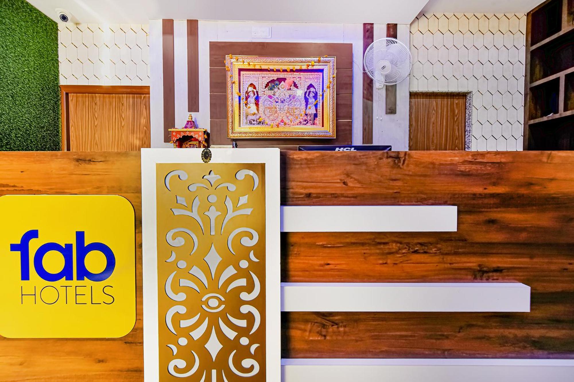 Fabhotel Lavishka Palace 3*