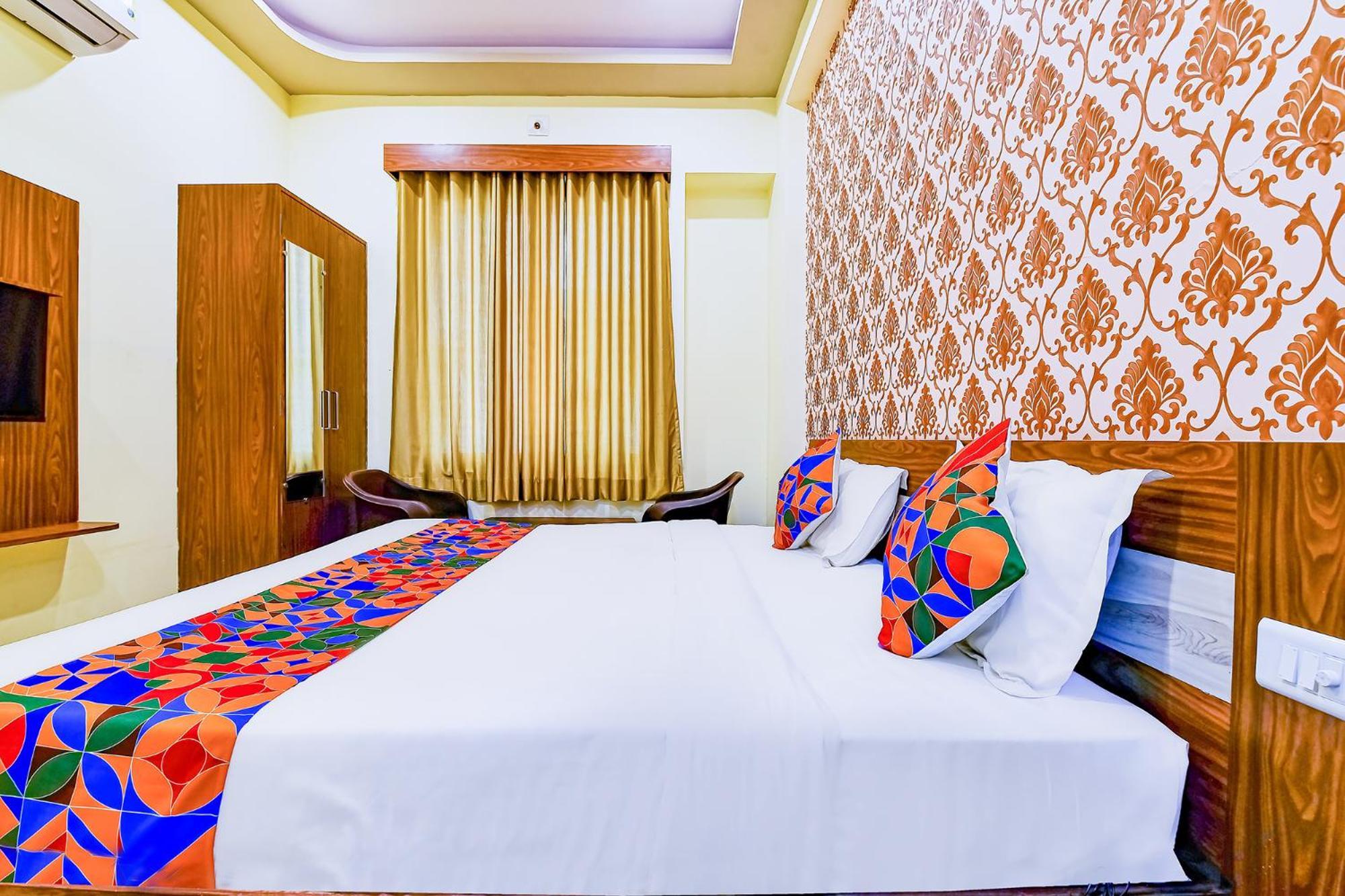 Hotel Fabhotel Lavishka Palace 3*
