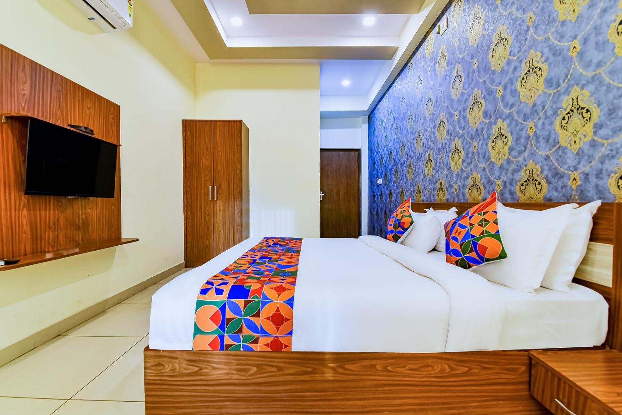 Fabhotel Lavishka Palace Hotel 3*