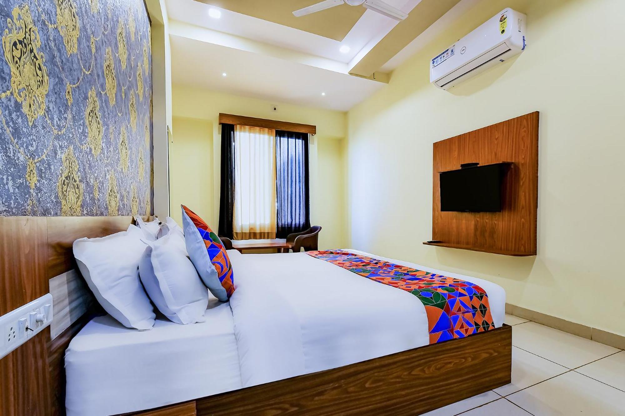 Hotel Fabhotel Lavishka Palace 3*