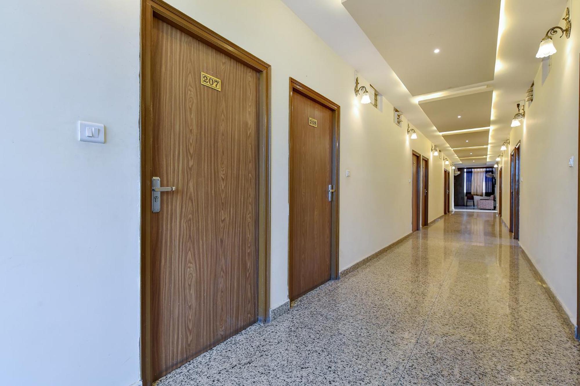 Fabhotel Lavishka Palace Hotel