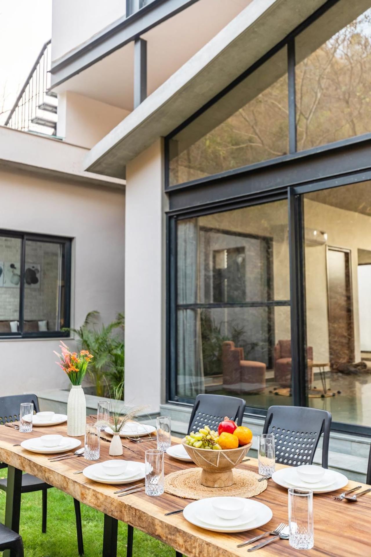 Stayvista's Ikebana - Living By The Forest Edge - Mountain-view With Infinity Pool, Lawn, & Indoor-outdoor Games Udaipur