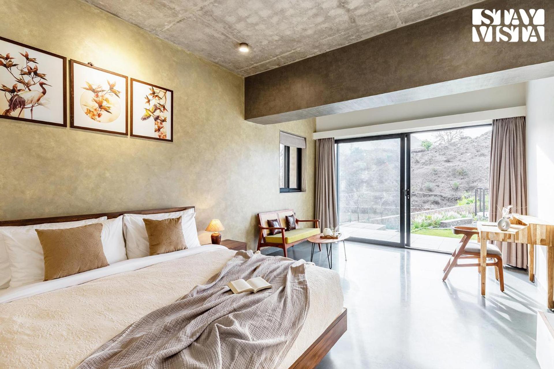 Stayvista's Ikebana - Living By The Forest Edge - Mountain-view With Infinity Pool, Lawn, & Indoor-outdoor Games *