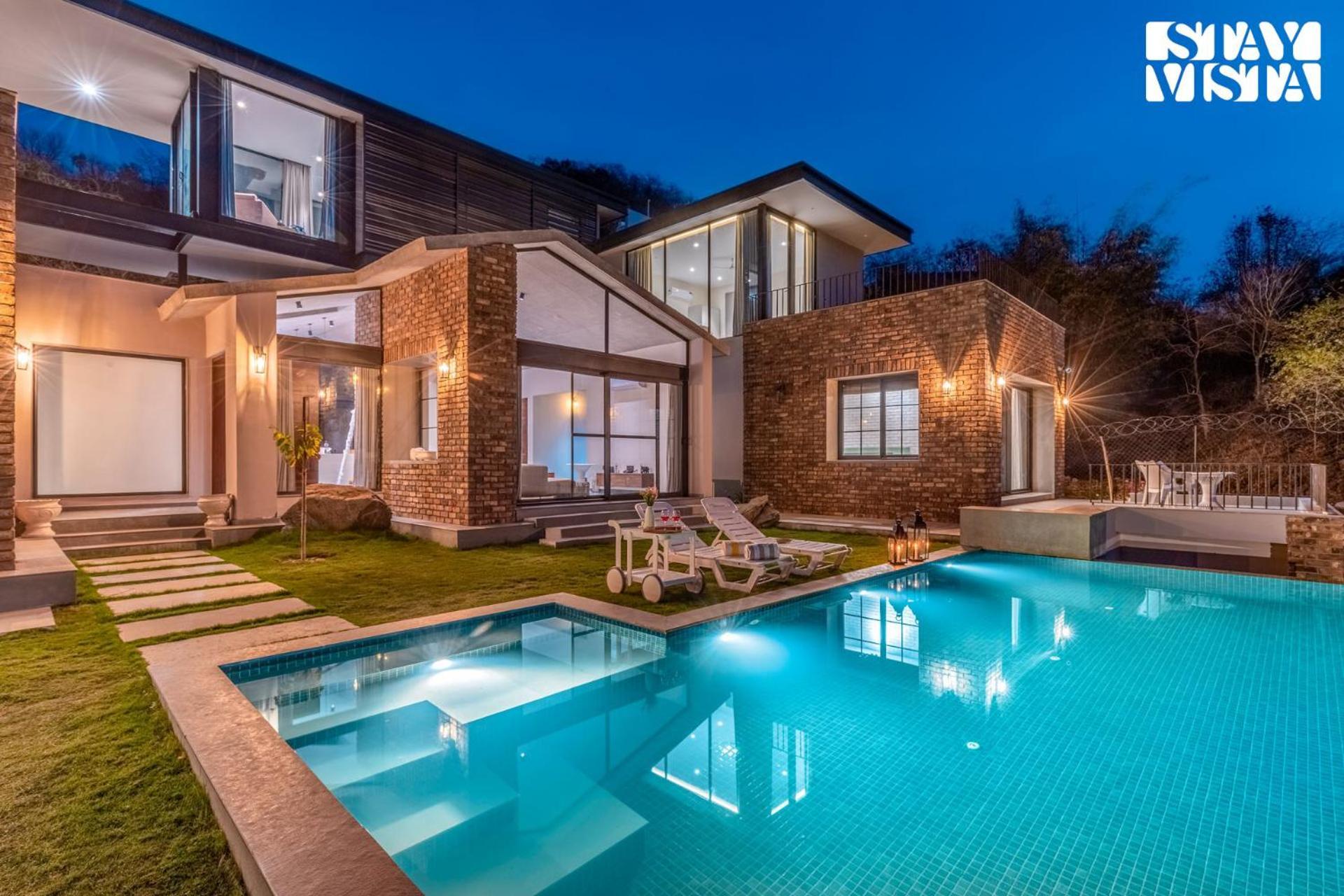 Villa Stayvista's Ikebana - Living By The Forest Edge - Mountain-view With Infinity Pool, Lawn, & Indoor-outdoor Games *