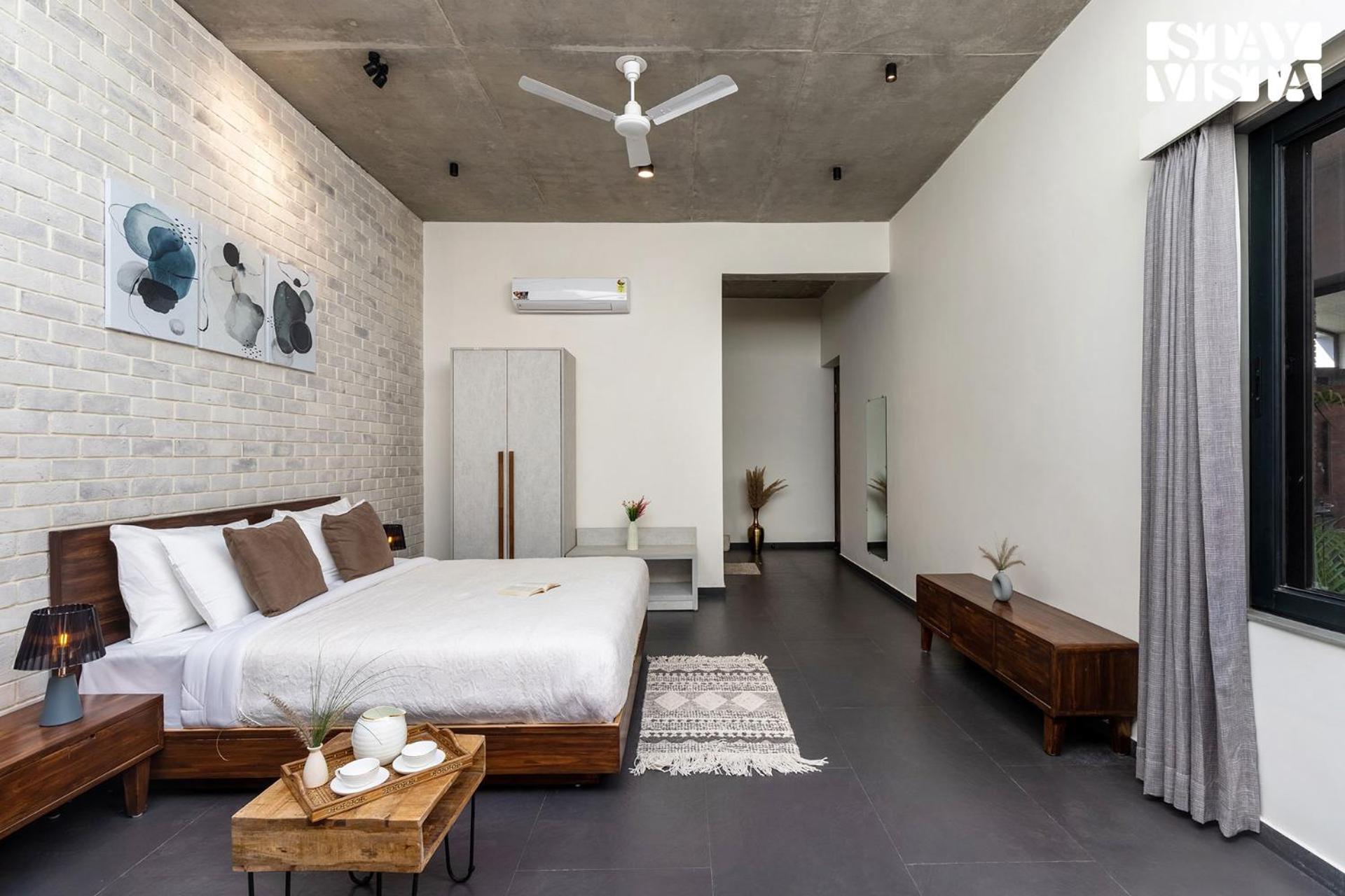 Villa Stayvista's Ikebana - Living By The Forest Edge - Mountain-view With Infinity Pool, Lawn, & Indoor-outdoor Games Udaipur