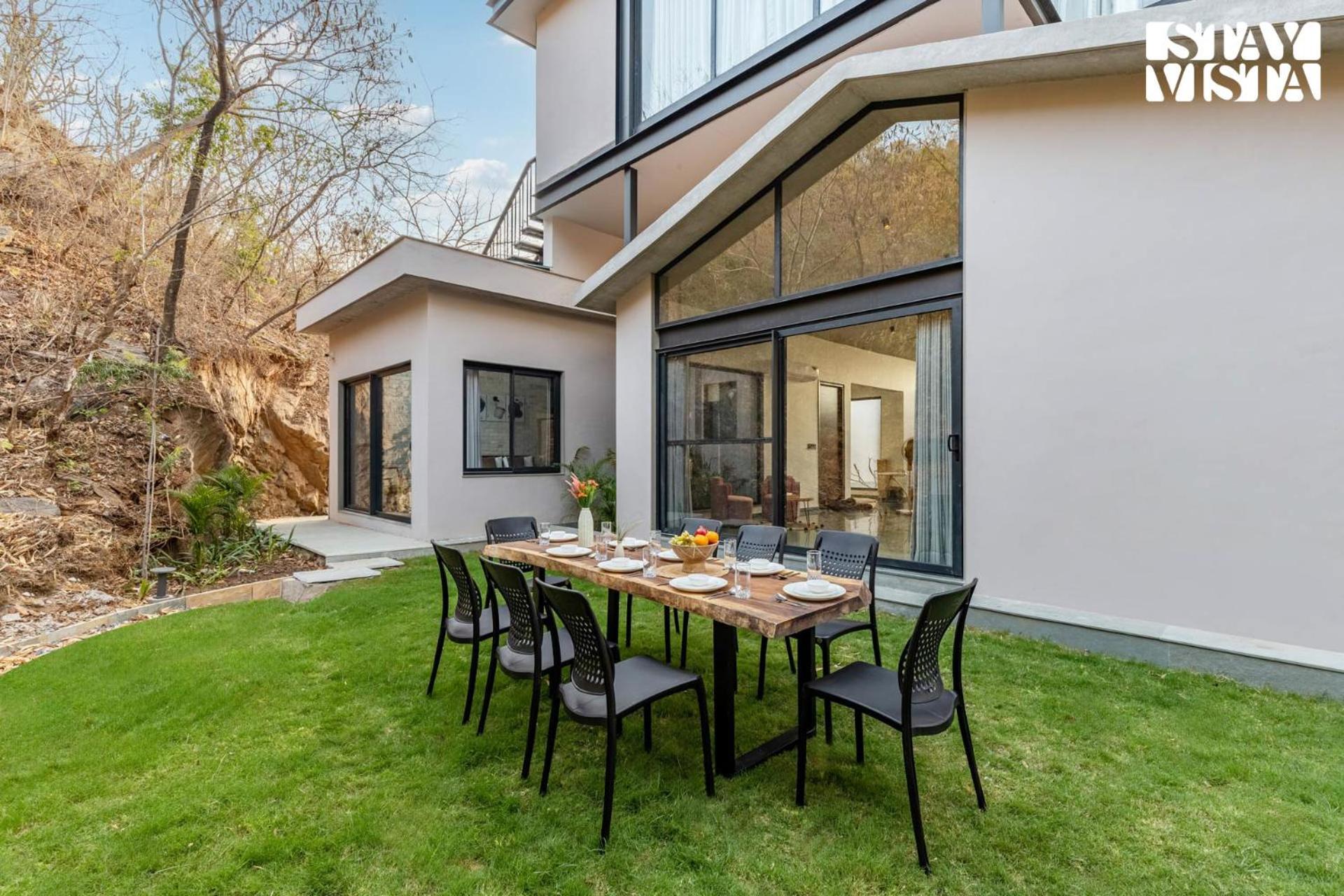Villa Stayvista's Ikebana - Living By The Forest Edge - Mountain-view With Infinity Pool, Lawn, & Indoor-outdoor Games *