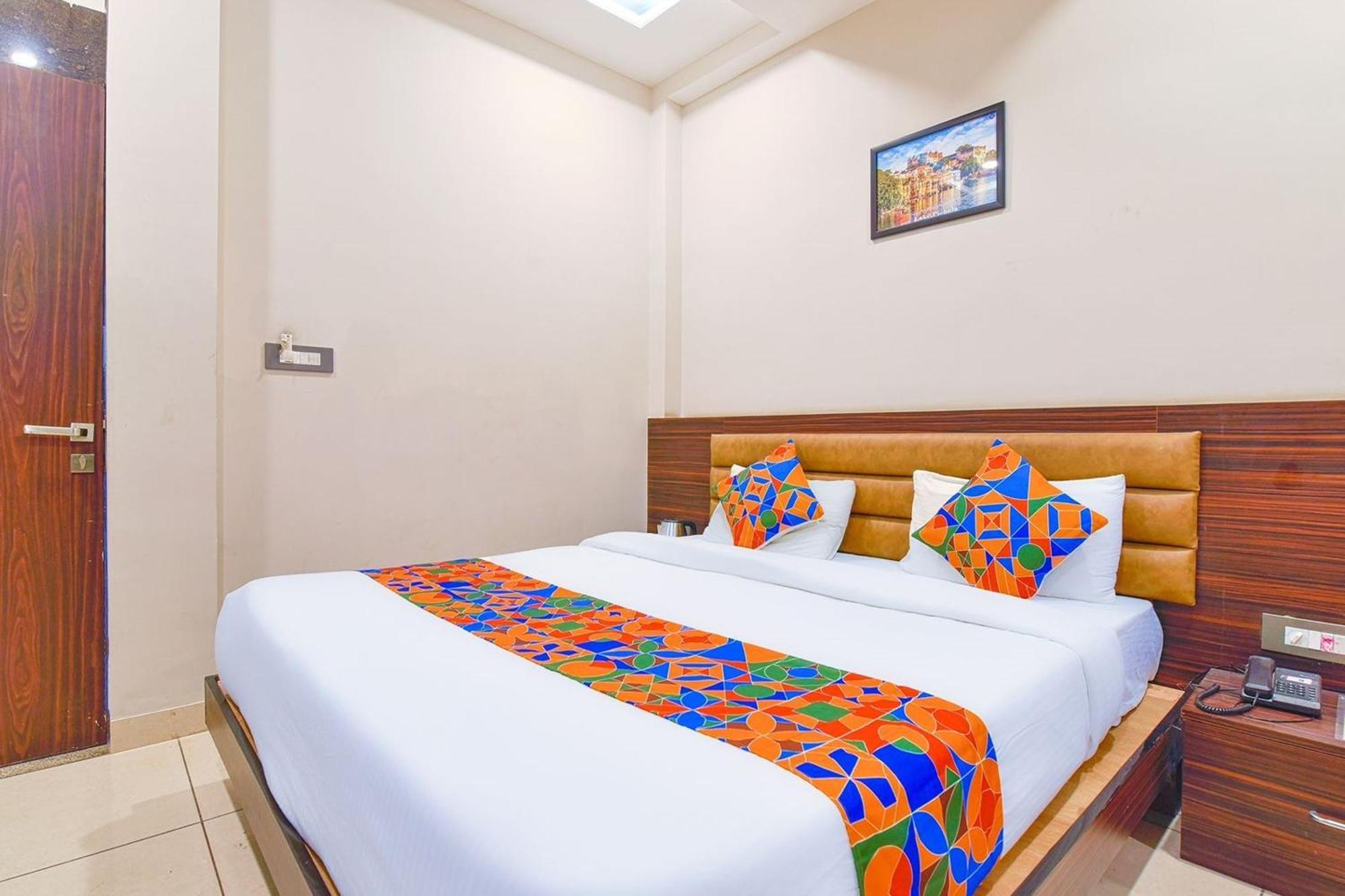 Maanvad Garh - V One Pride By Noww Hotel 3*