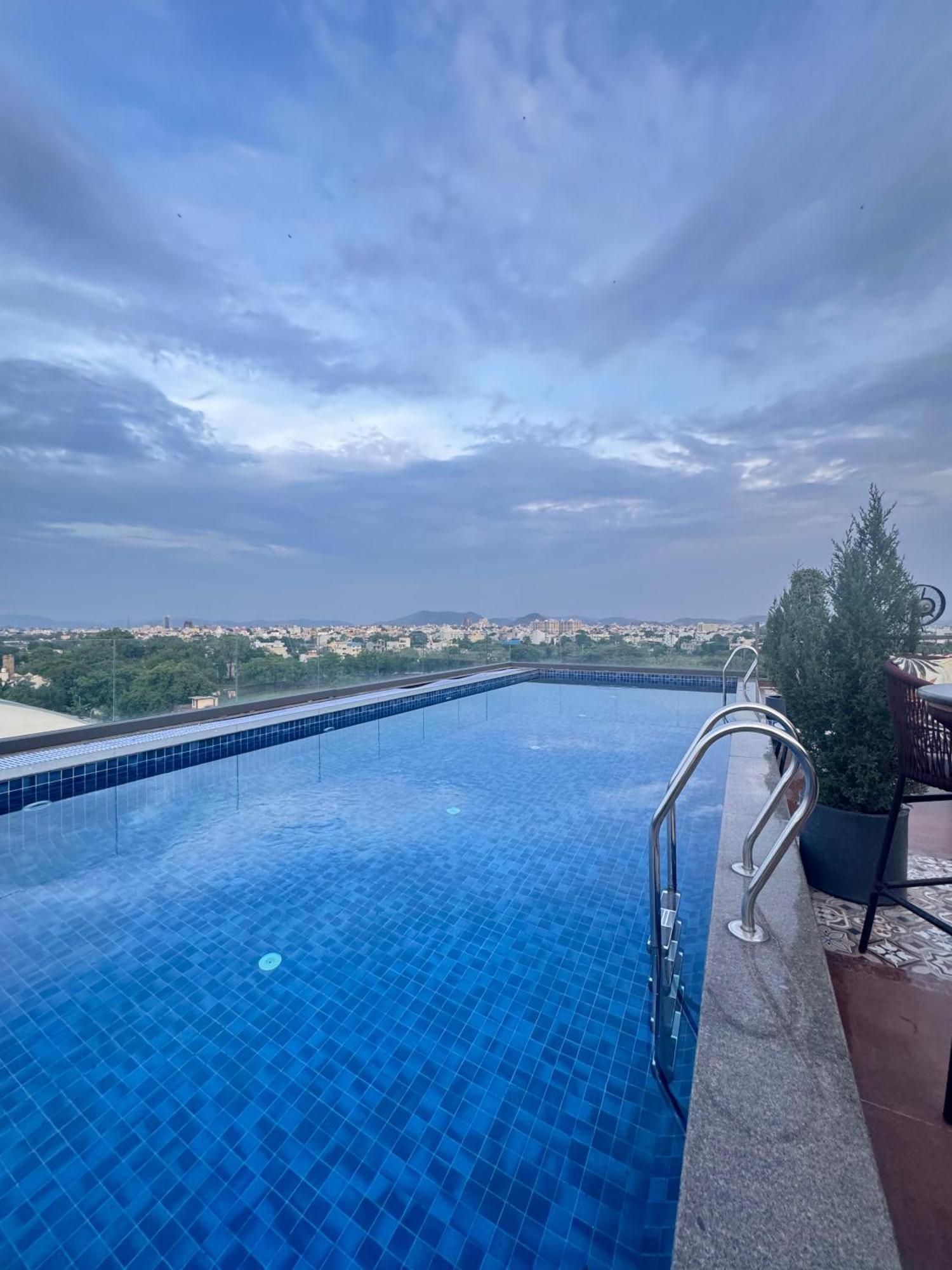 Raghu Mahal Hotel 3*