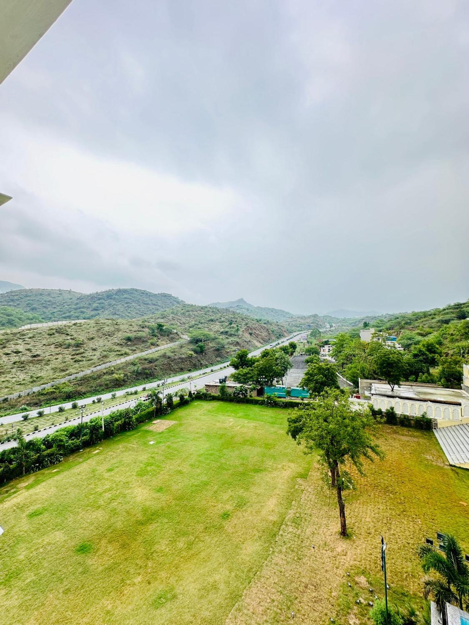 Mewar Palace And Spa Hotel Udaipur