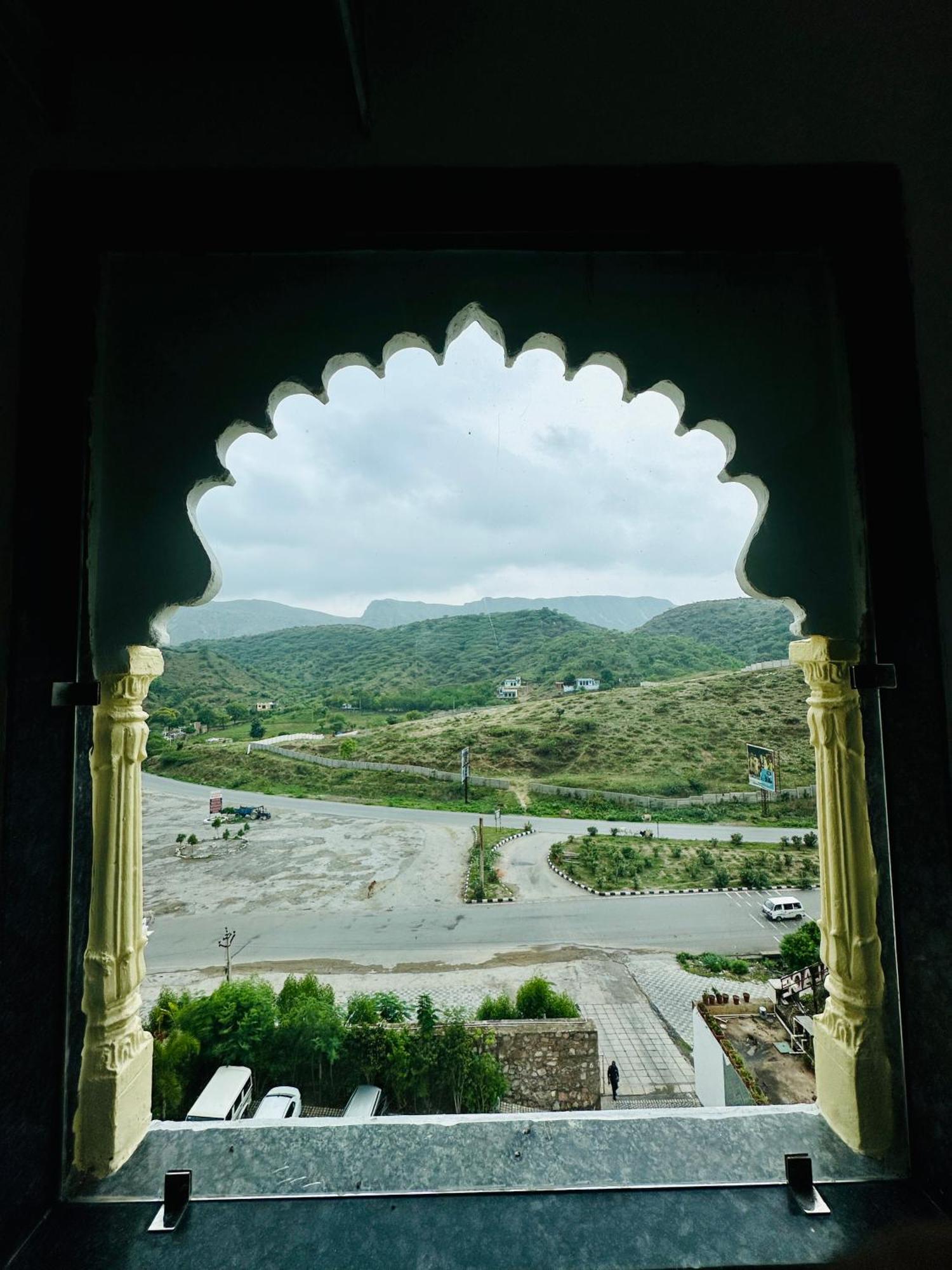 Hotel Mewar Palace And Spa 4*