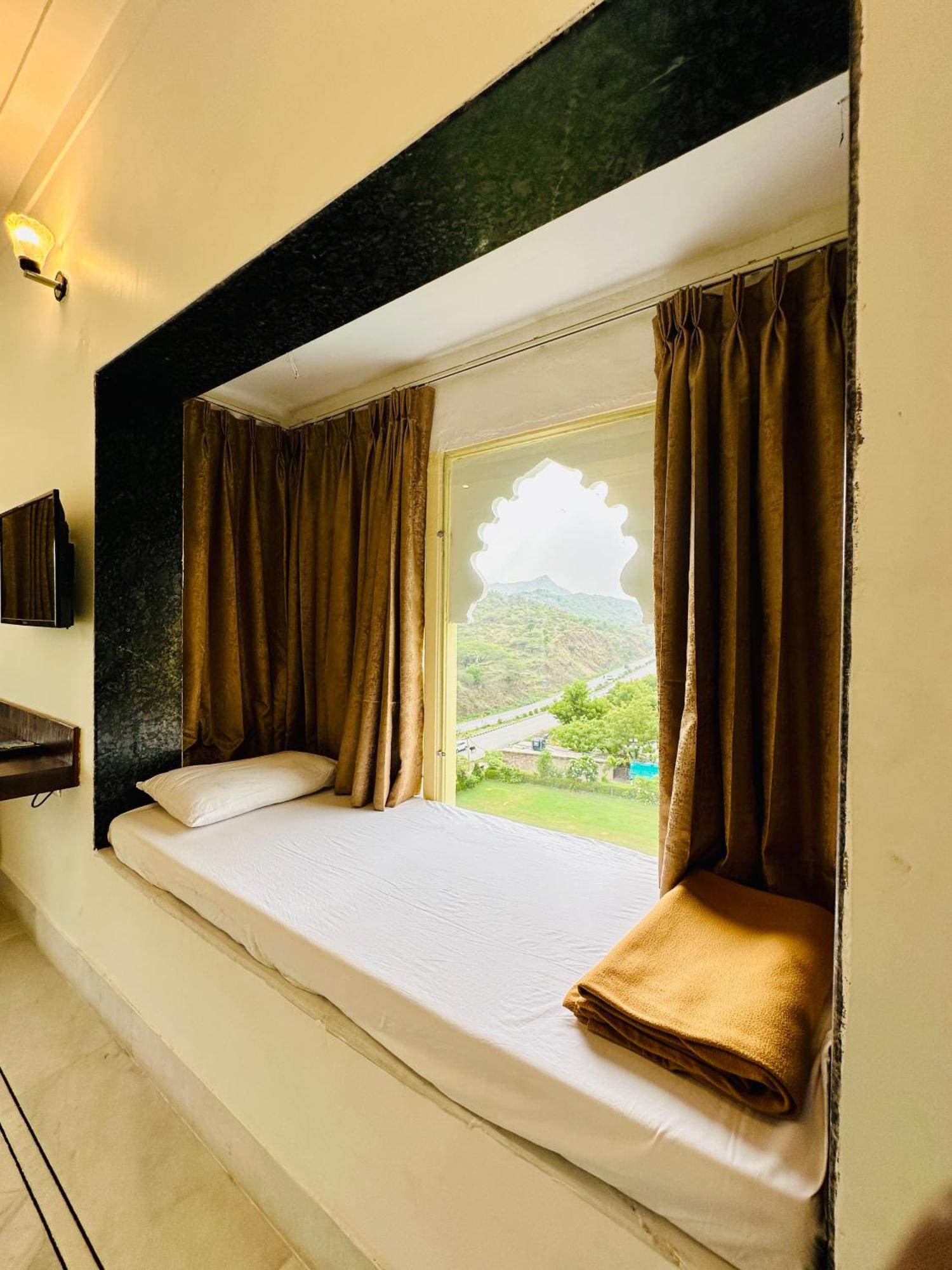 Mewar Palace And Spa Hotel Udaipur