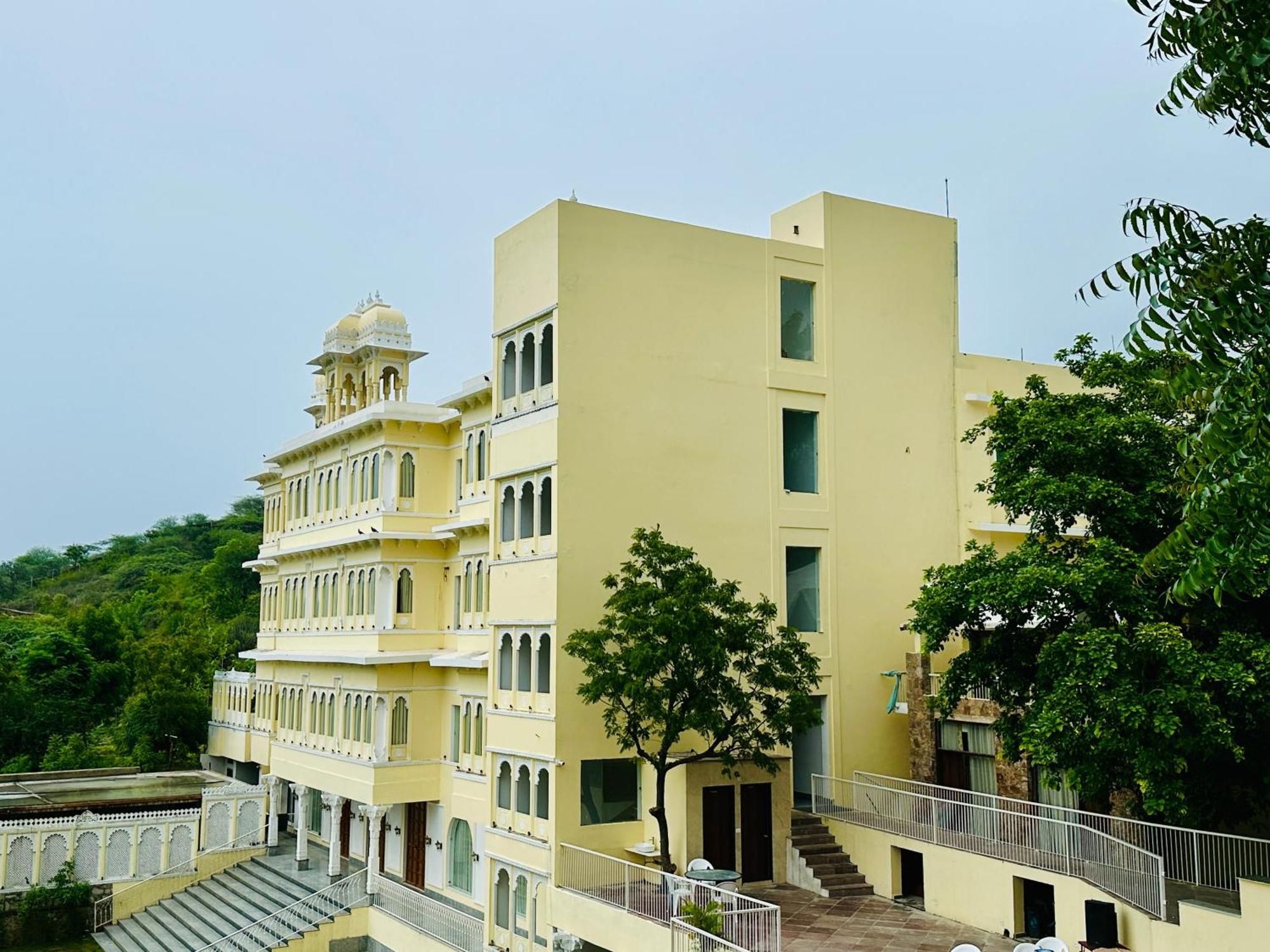 Hotel Mewar Palace And Spa Udaipur