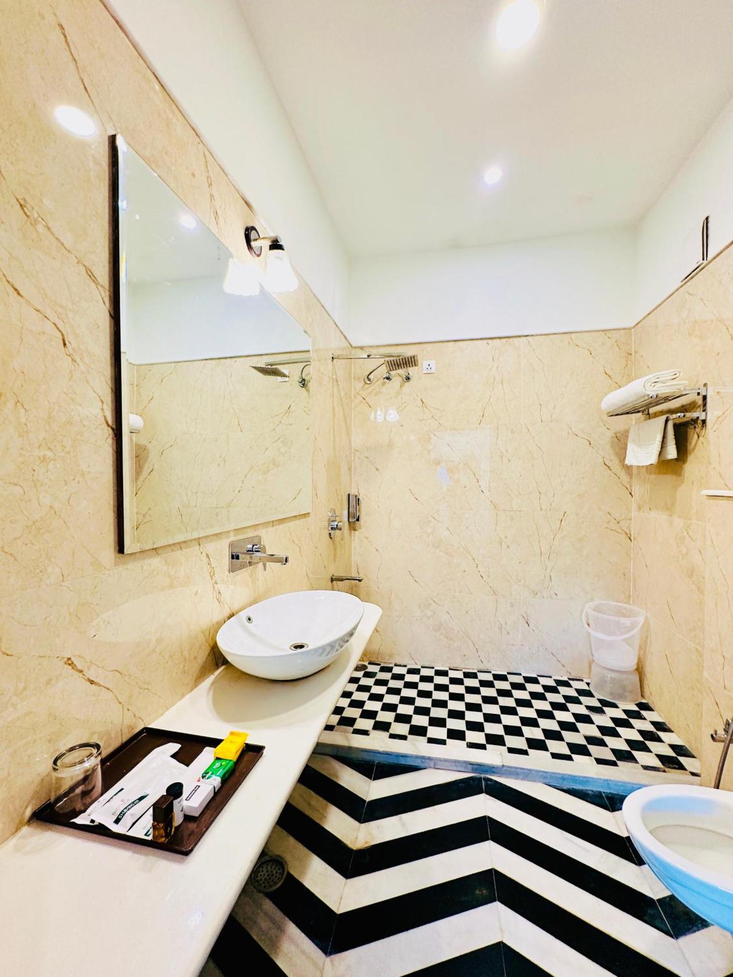 Mewar Palace And Spa Hotel Udaipur