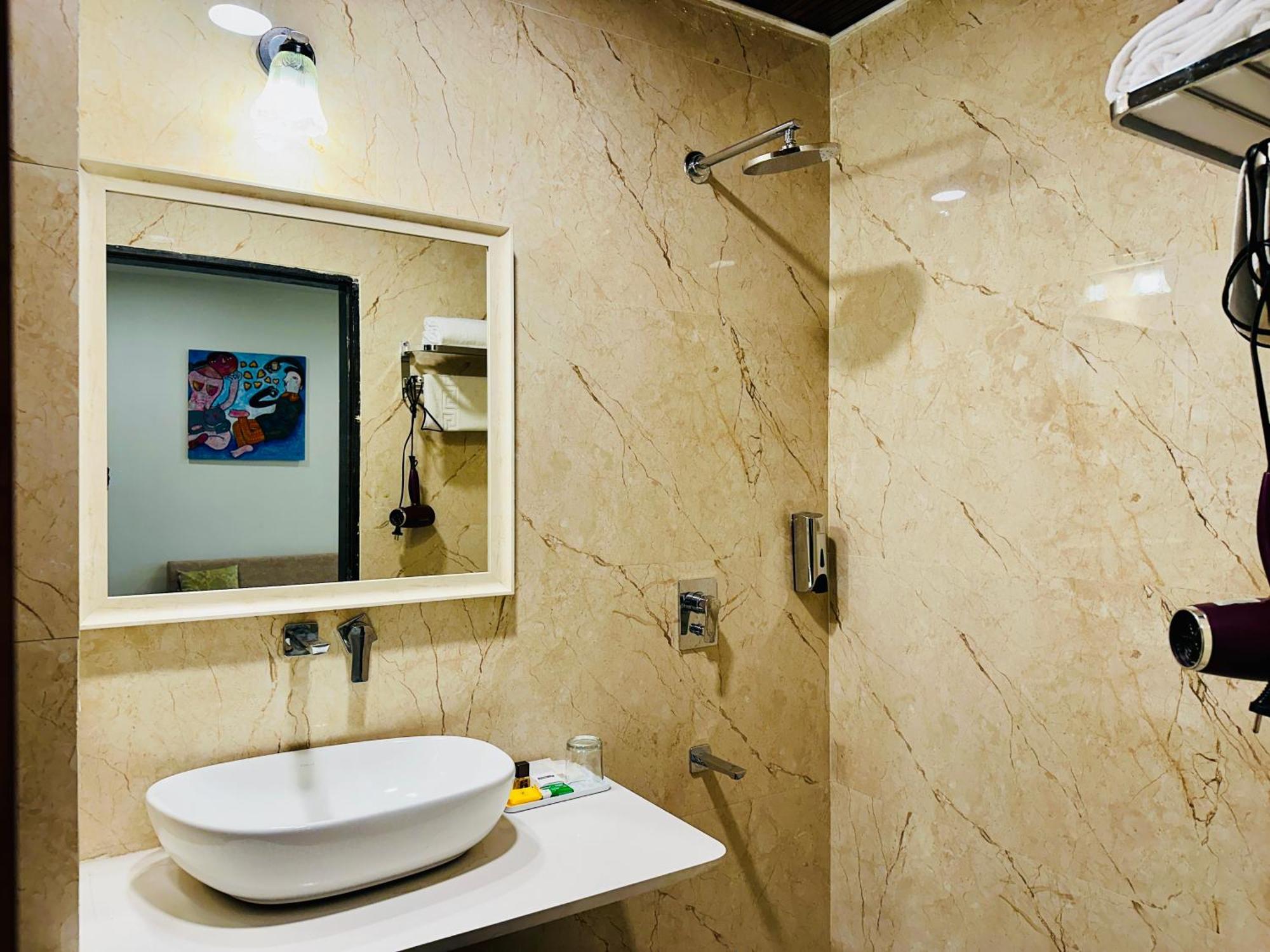 Mewar Palace And Spa Hotel Udaipur