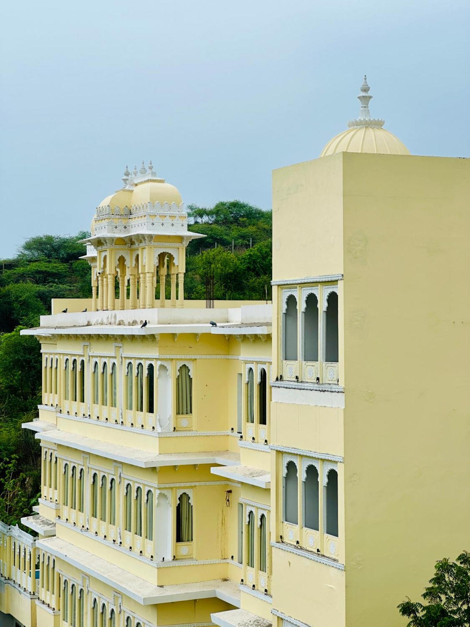 Hotel Mewar Palace And Spa Udaipur