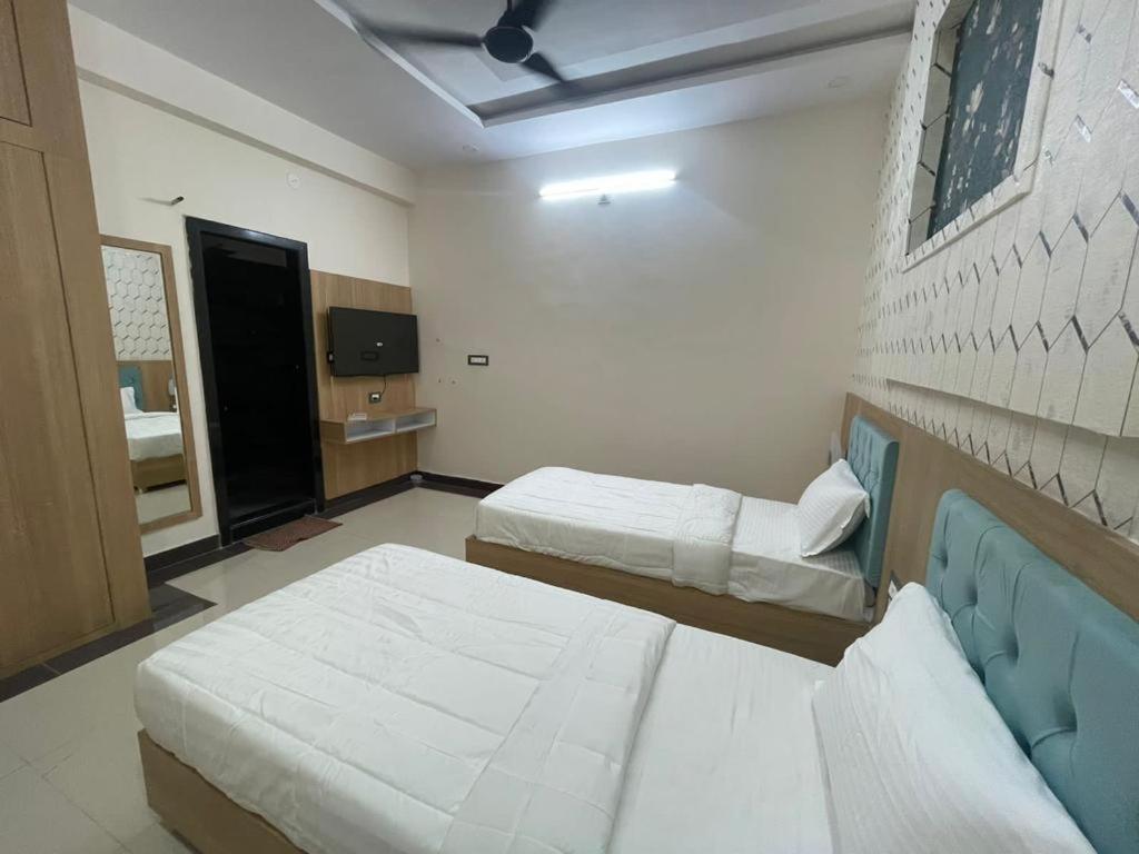 Abhinandan Palace
