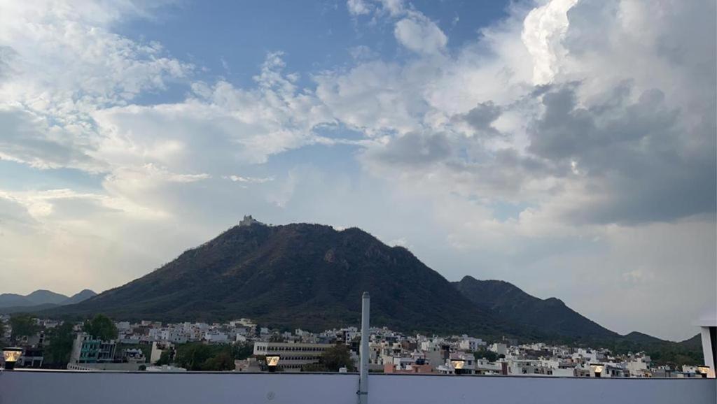 Hotel Abhinandan Palace Udaipur