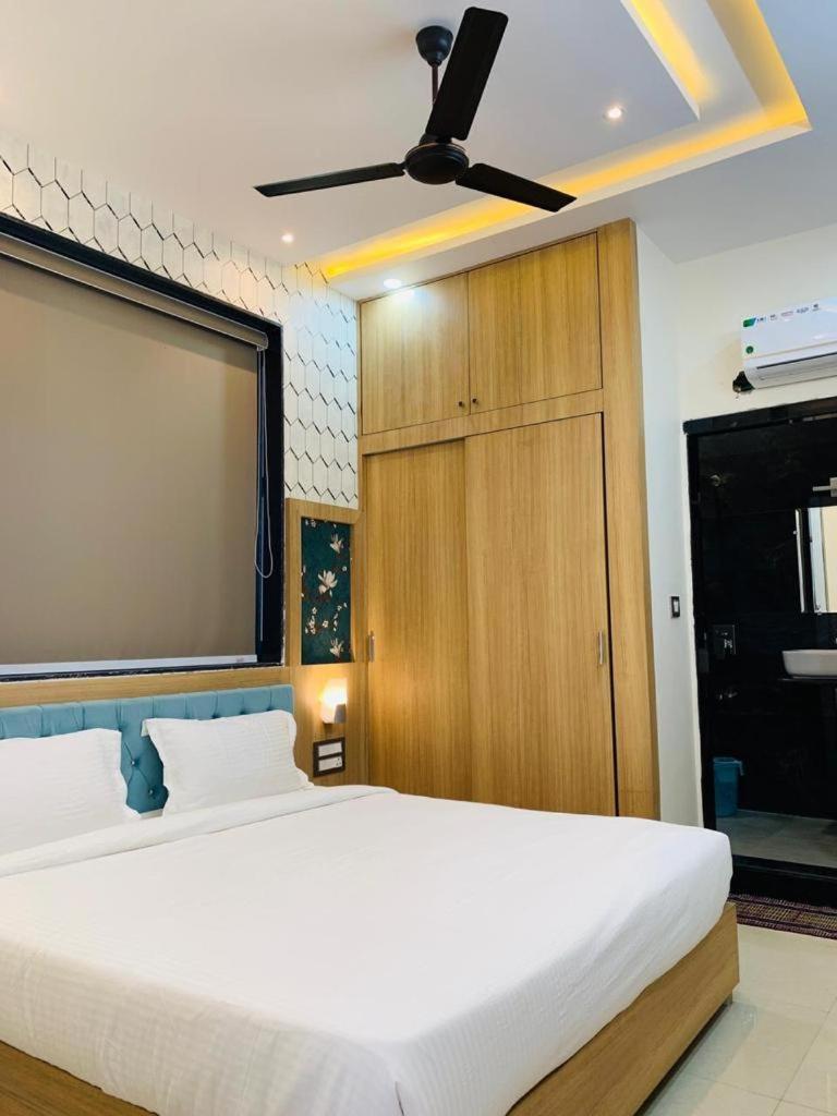 Abhinandan Palace Hotel