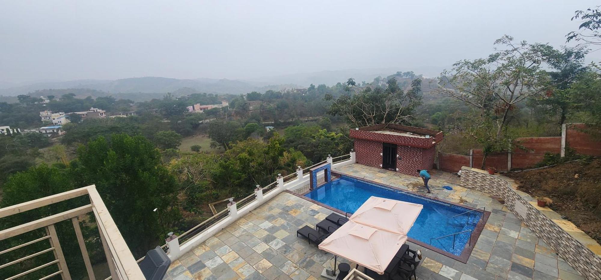 Skyview With Private Pool 4bhk *