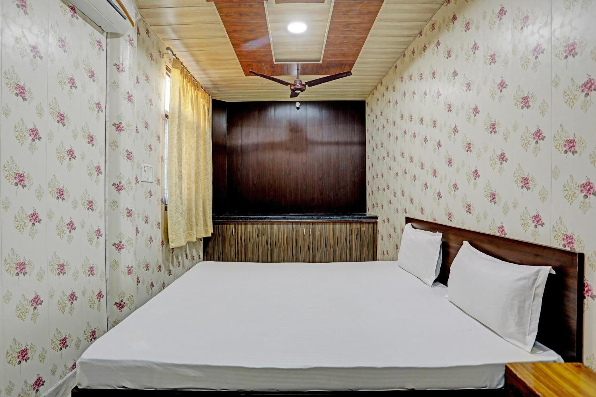 O The Gunjan Palace