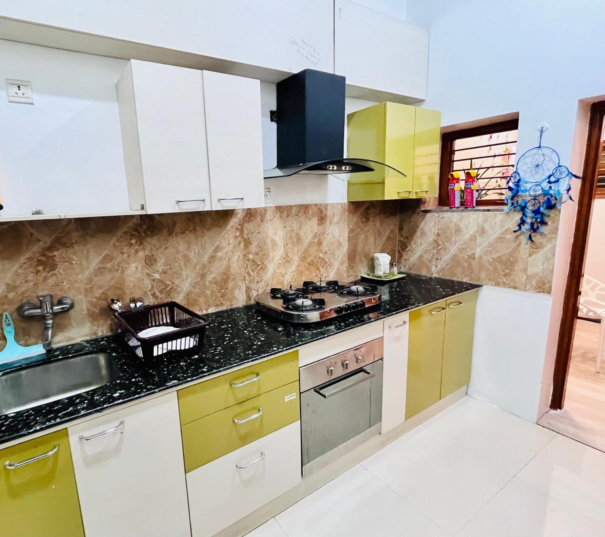 Villa Aha Luxury - 3bhk With Garden & Parking *