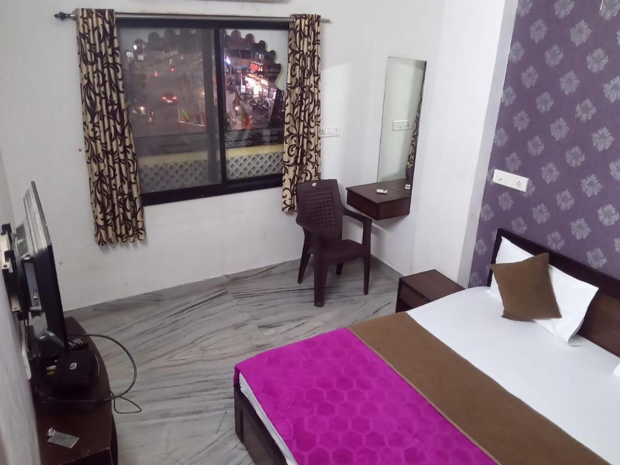 Shanti Palace 2*