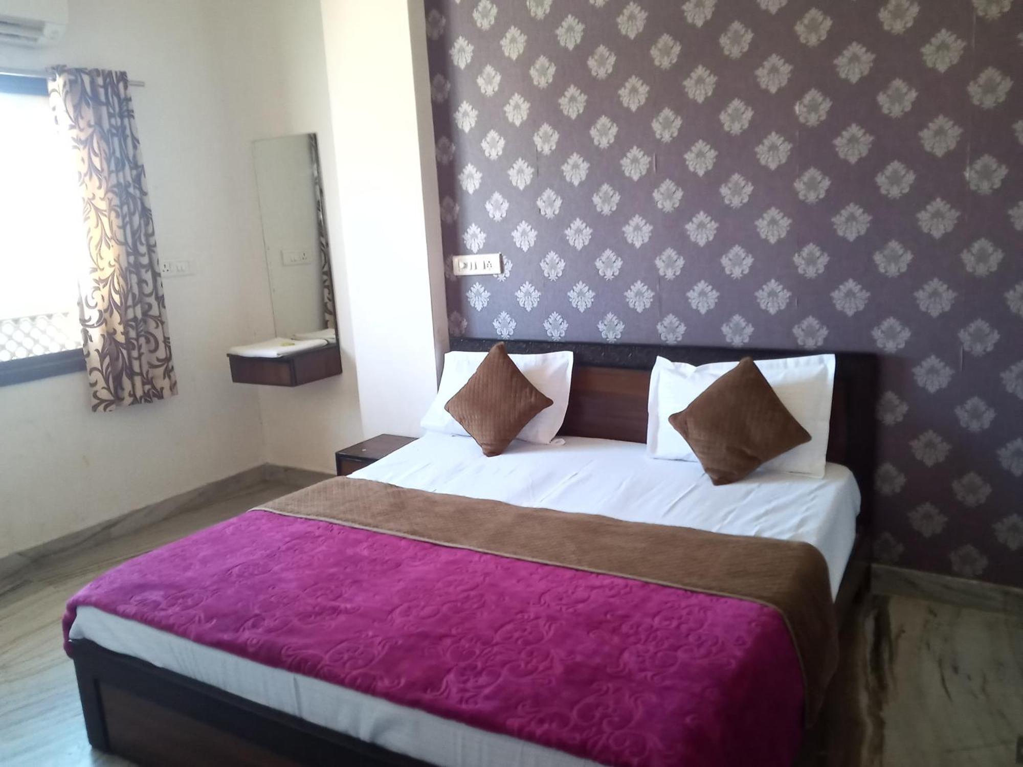Shanti Palace 2*