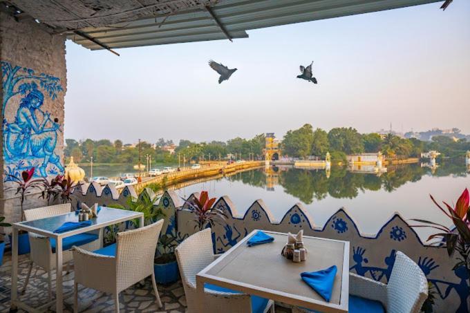 Hotel Unplan - By The Lake 2*