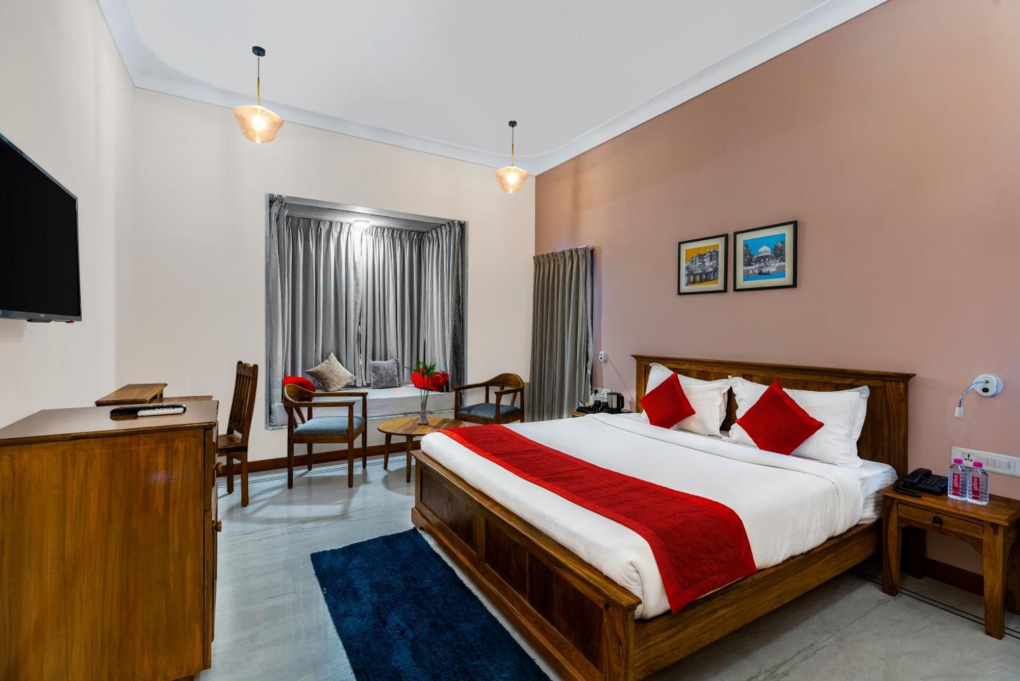 Hotel Dheergarh Palace