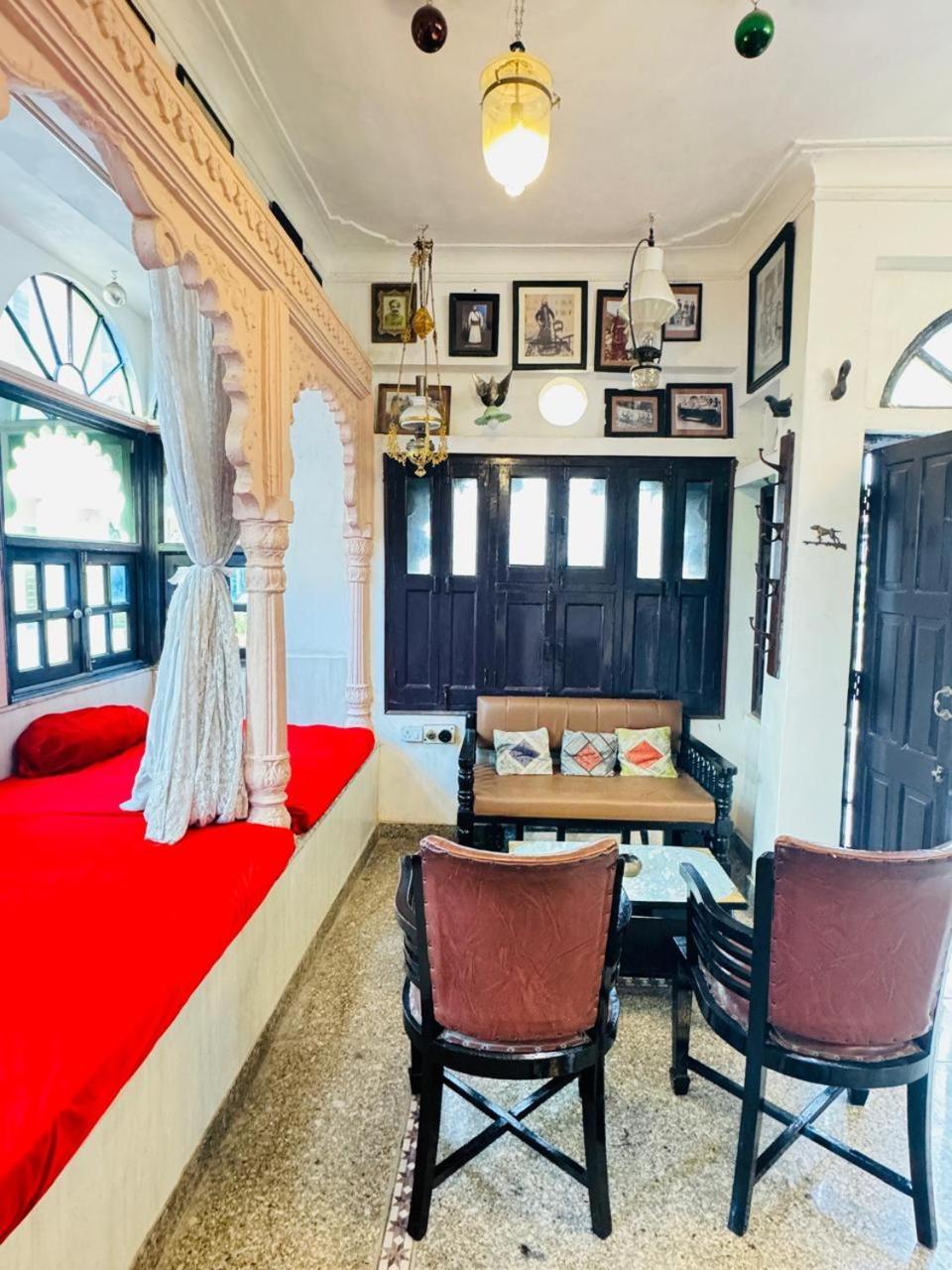 Lasani House *