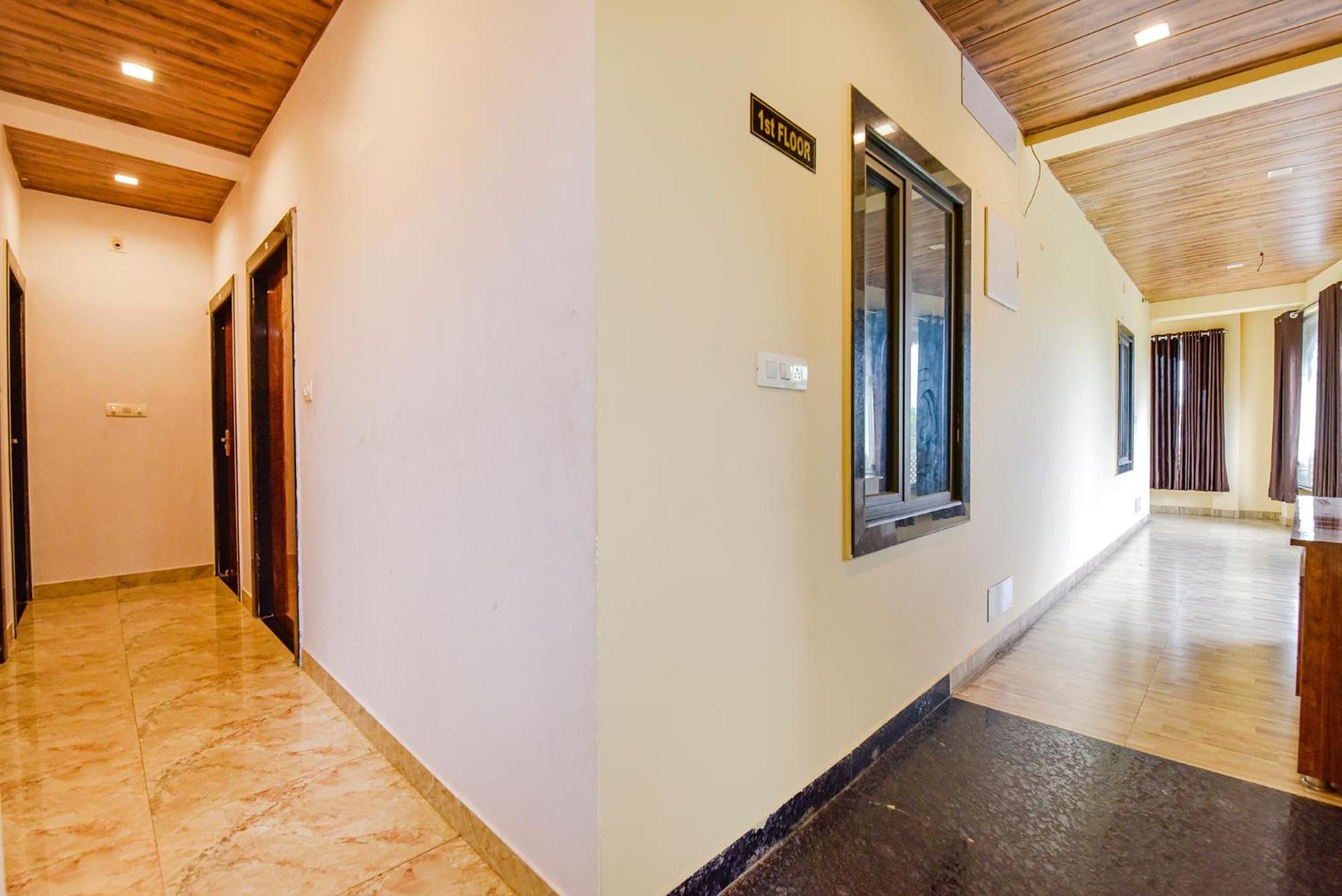 Fabhotel Lali Palace 3*