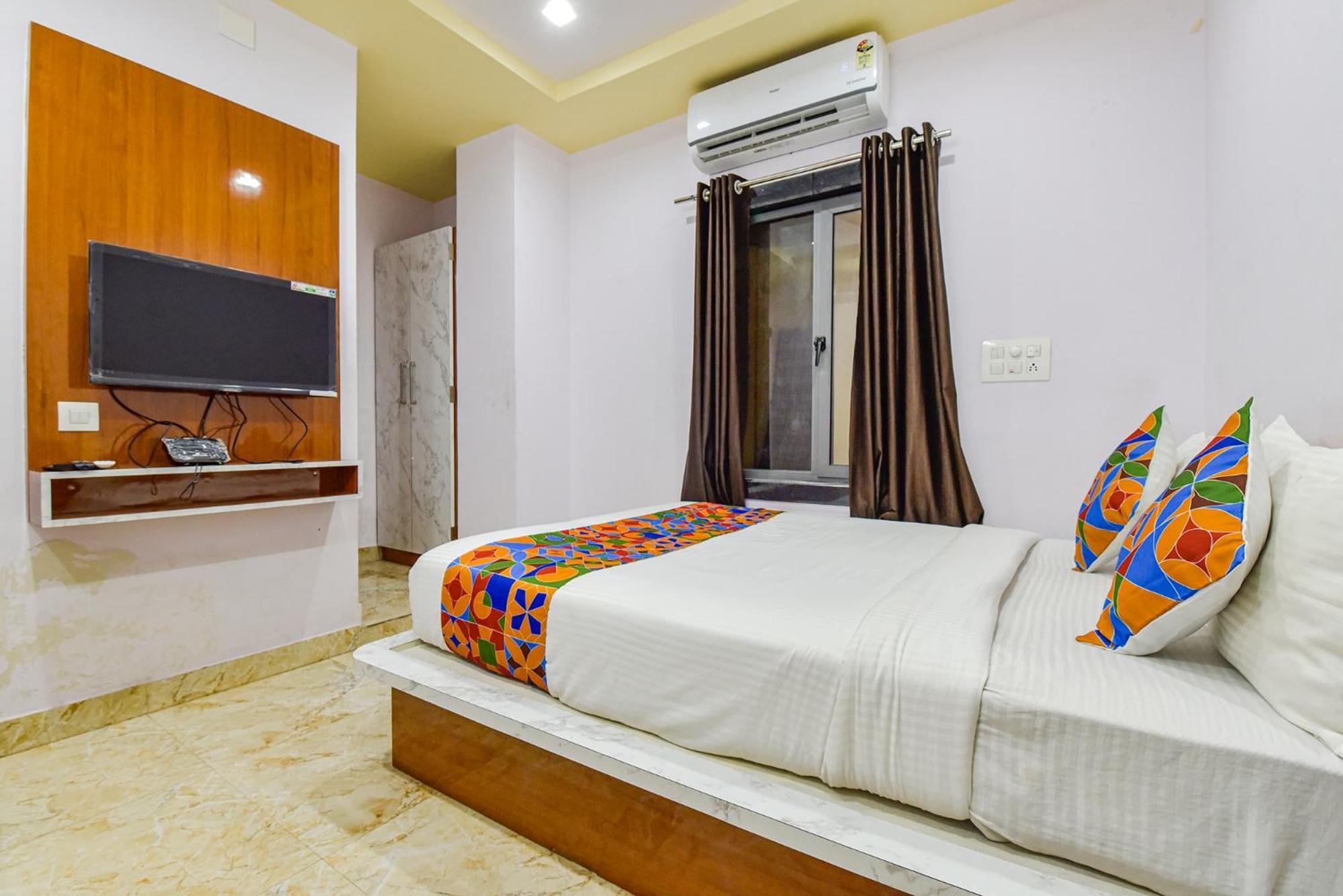 Fabhotel Lali Palace