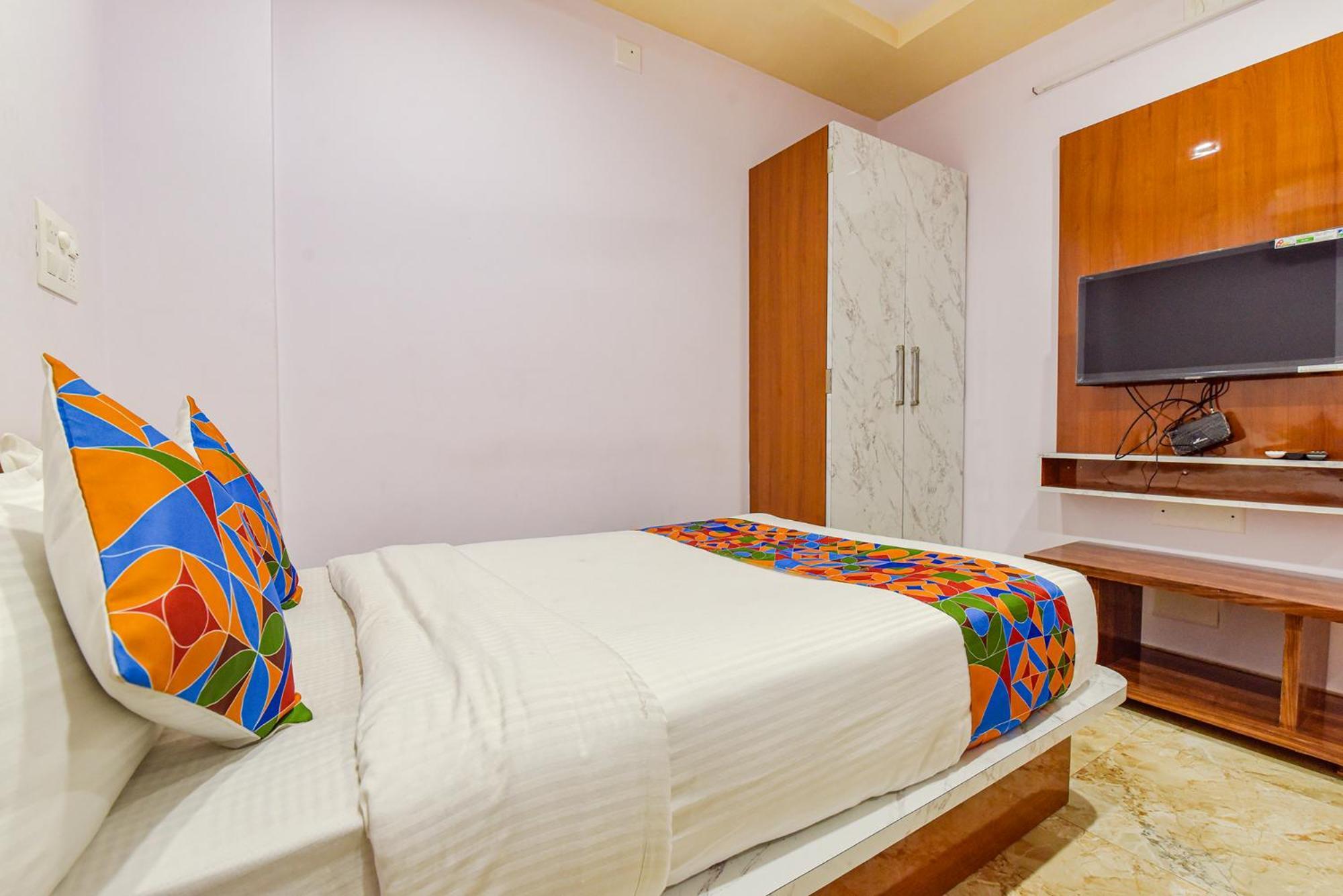 Hotel Fabhotel Lali Palace