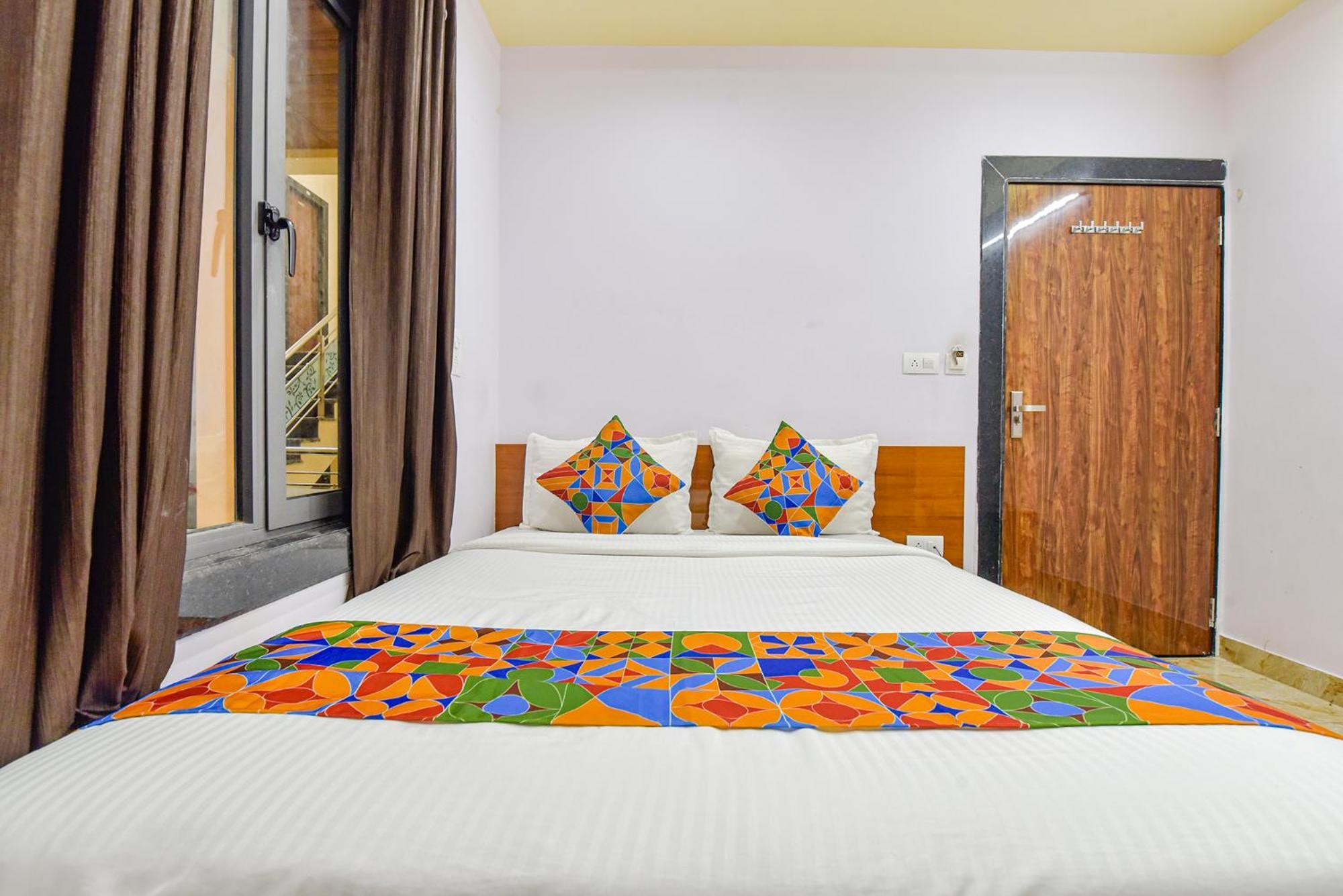 Hotel Fabhotel Lali Palace
