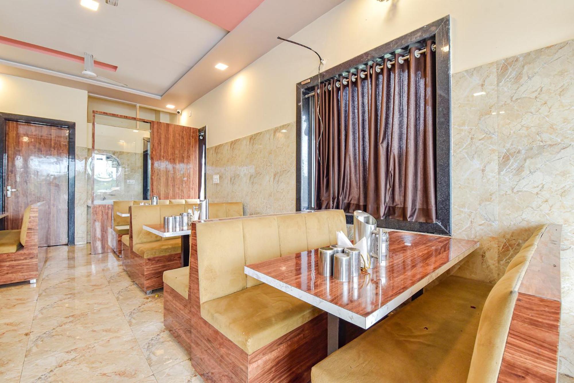 Hotel Fabhotel Lali Palace 3*