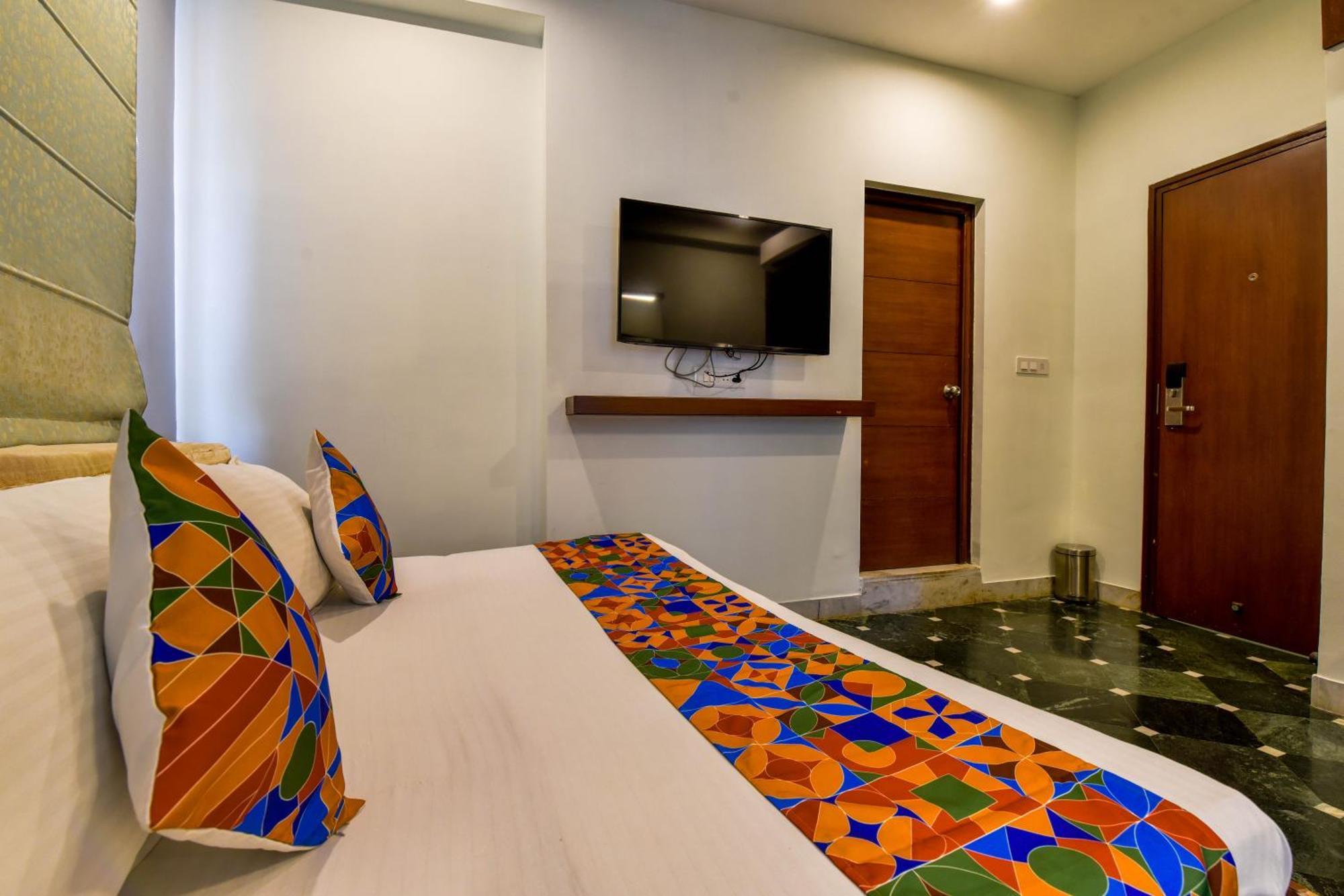 Naivara Boutique Hotel 3*