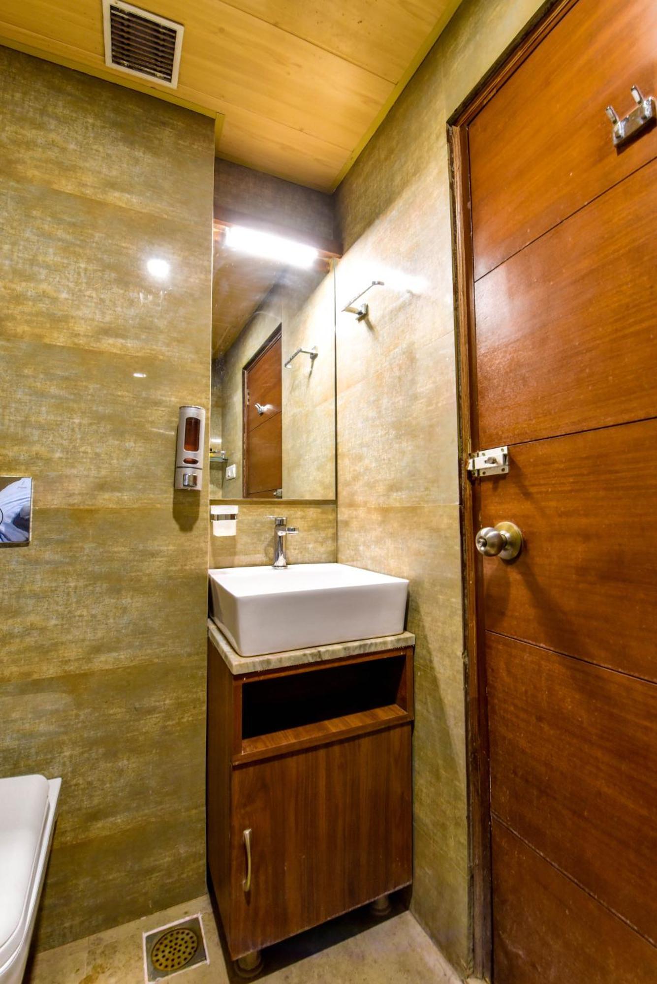 Naivara Boutique Hotel 3*