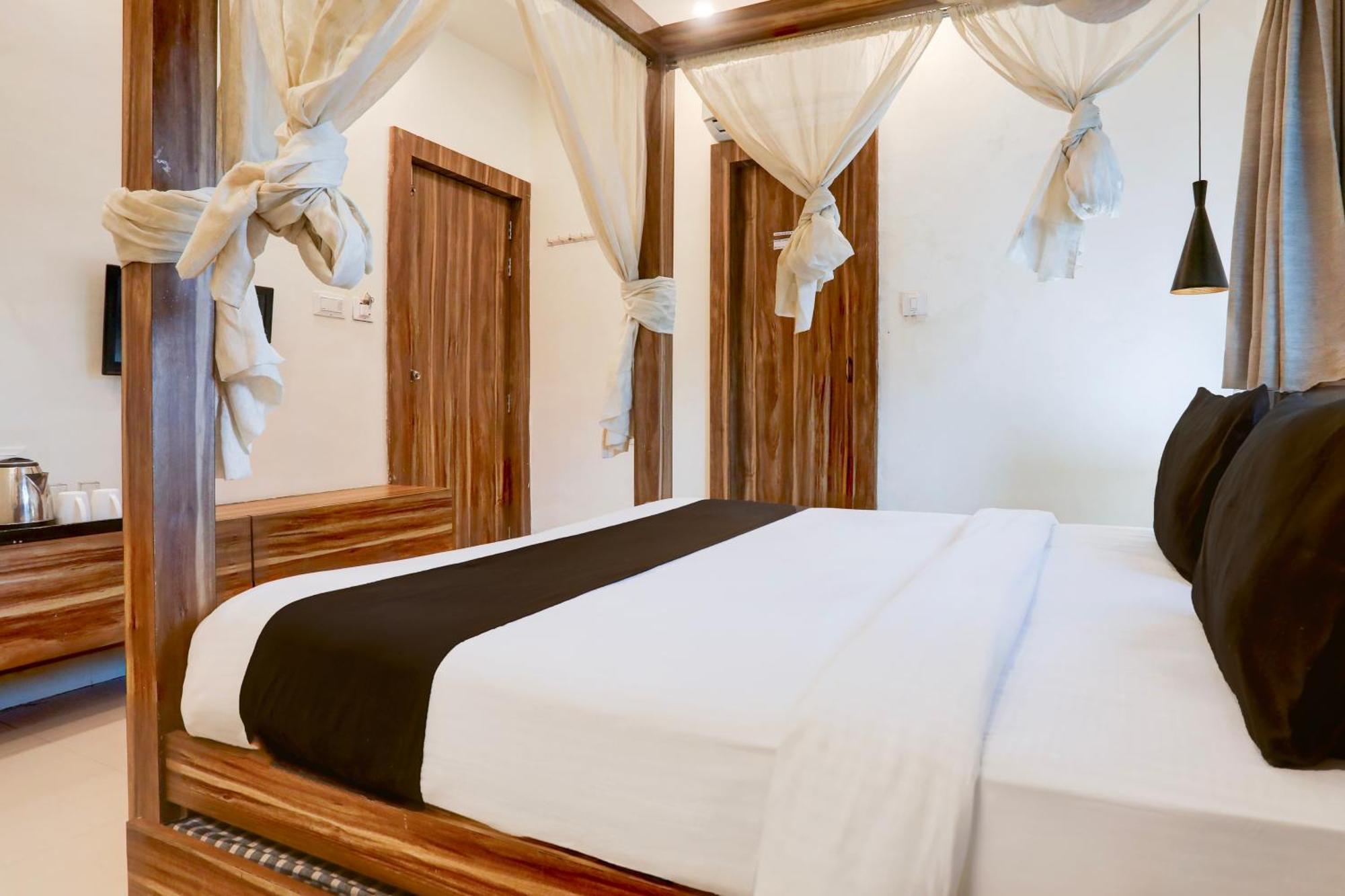 Hotel Super Collection O Rampura Near Sajjan Garh Fort Formerly Blue Mountain