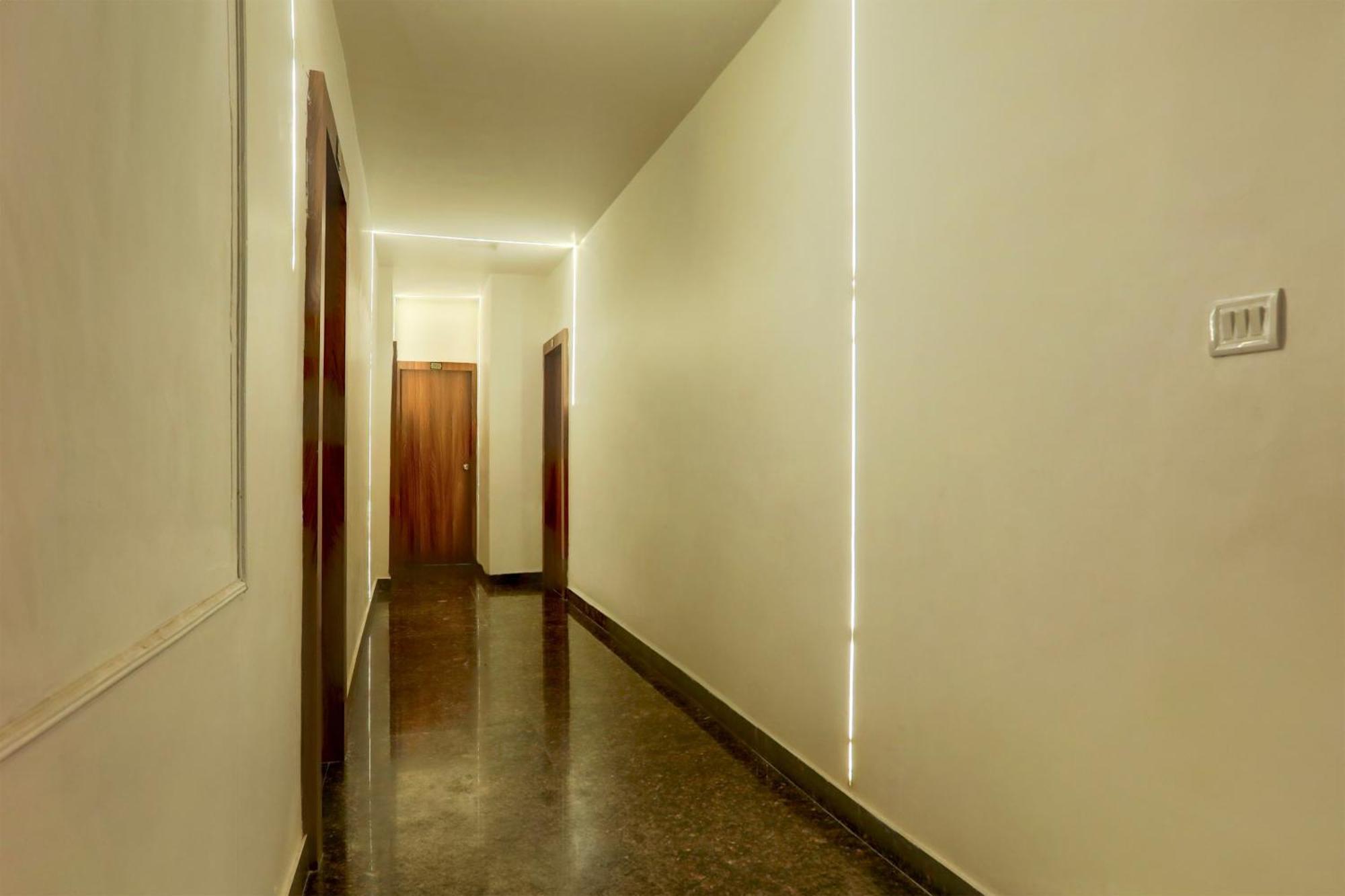 Hotel Super Collection O Rampura Near Sajjan Garh Fort Formerly Blue Mountain